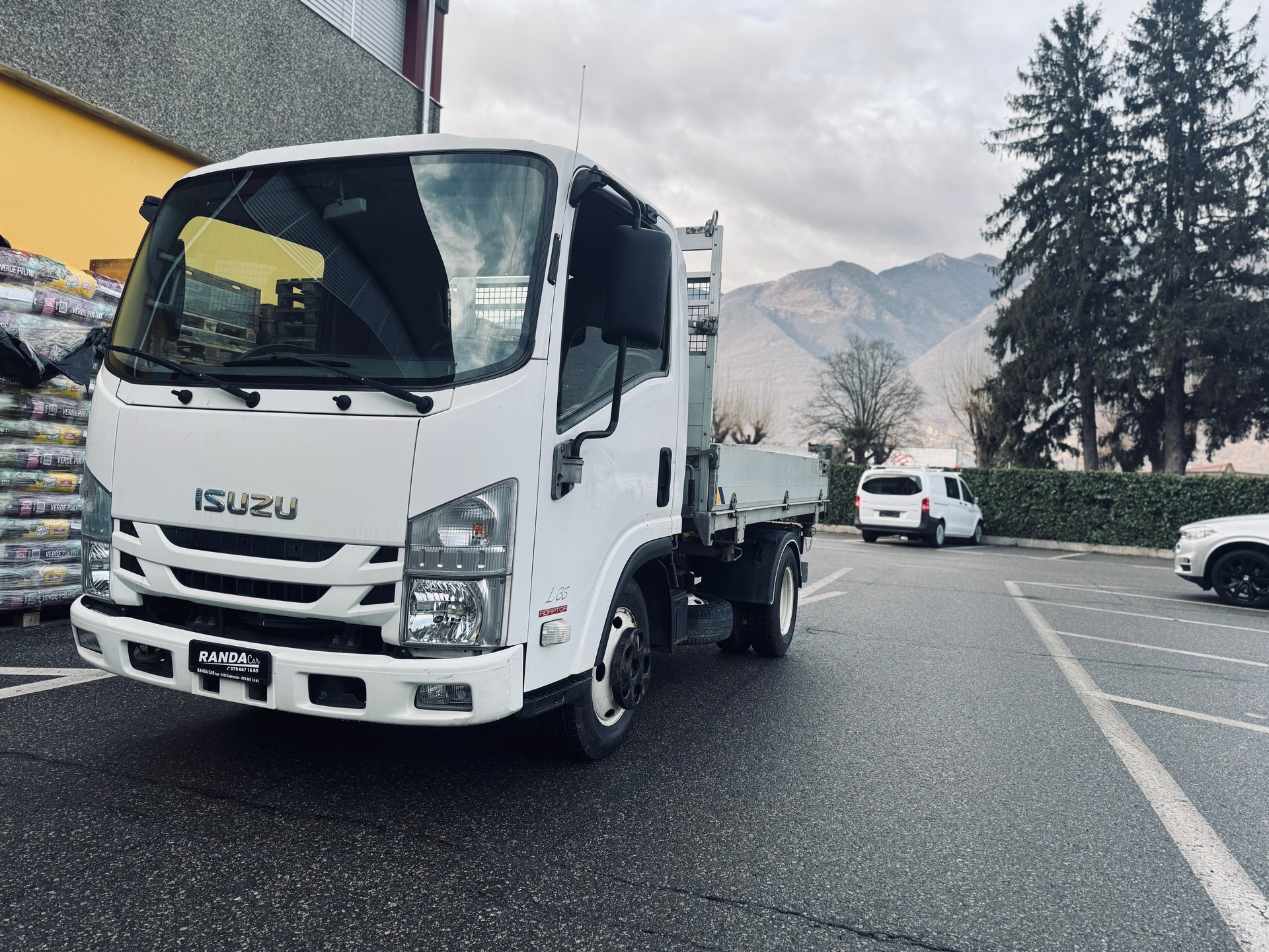 ISUZU NLR 85