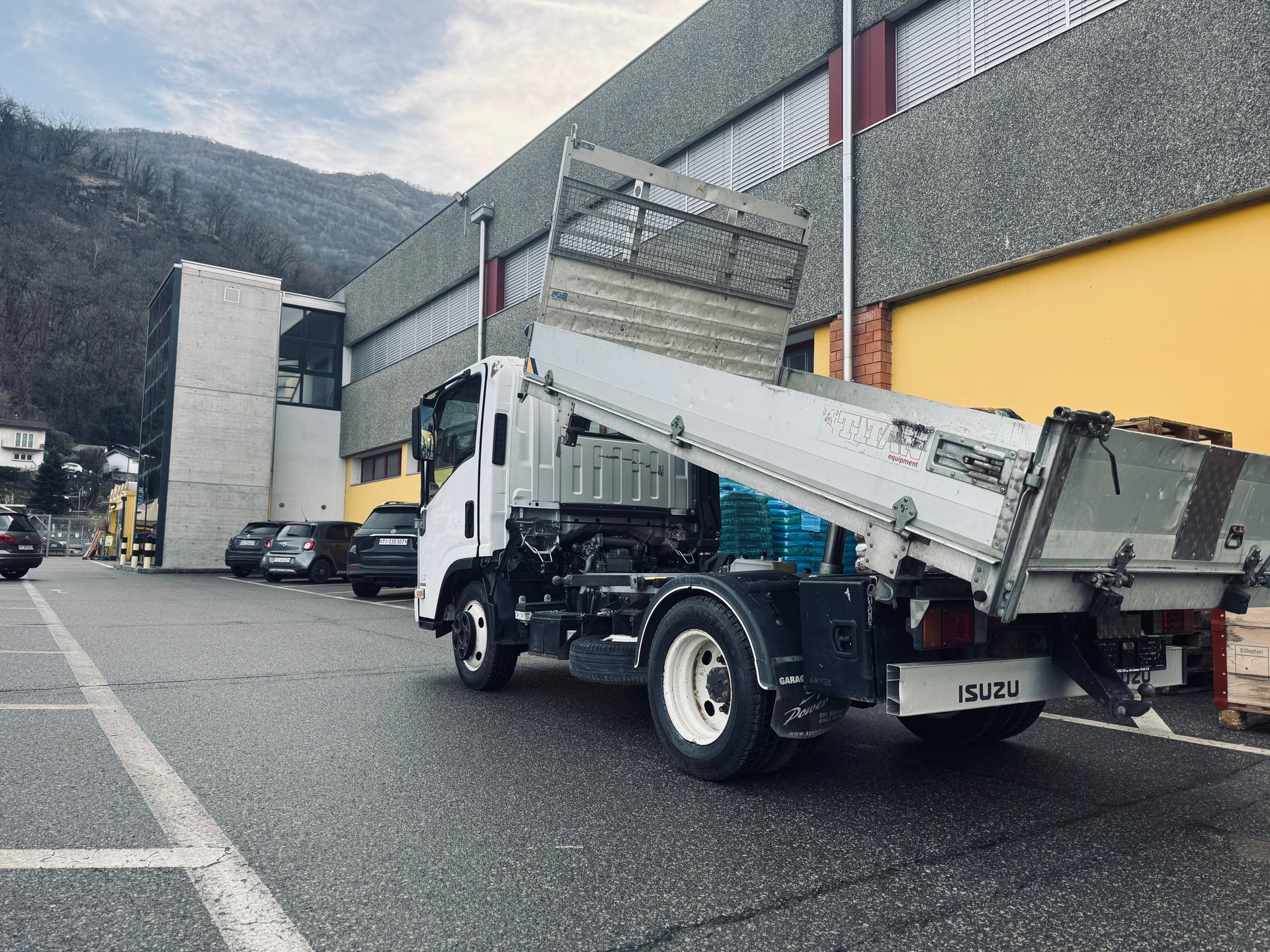 ISUZU NLR 85-image-3