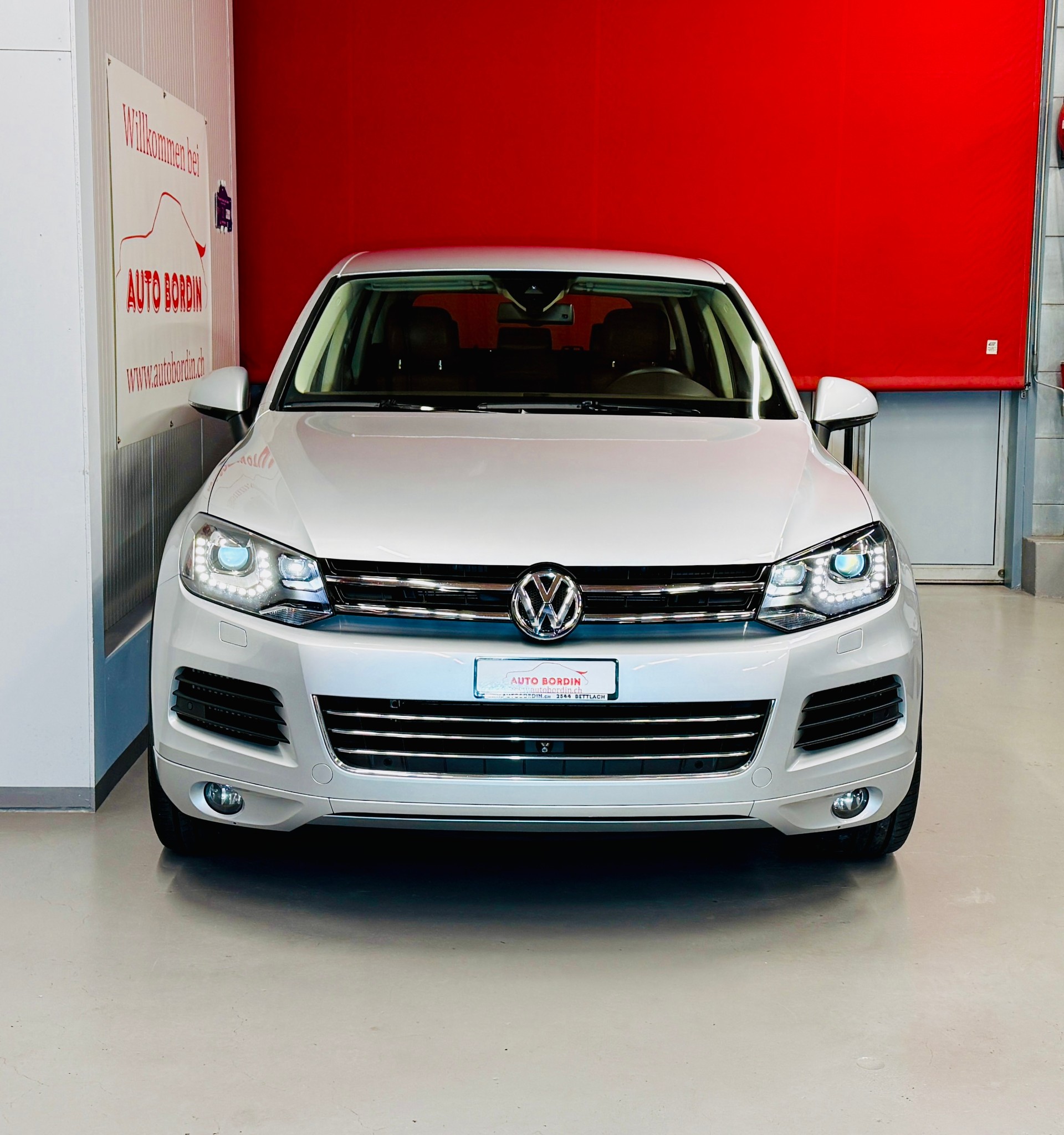 VW Touareg 4.2 TDI Tiptronic „Eissilber metallic“ & Exklusives Interieur / AHK 3500KG-image-1