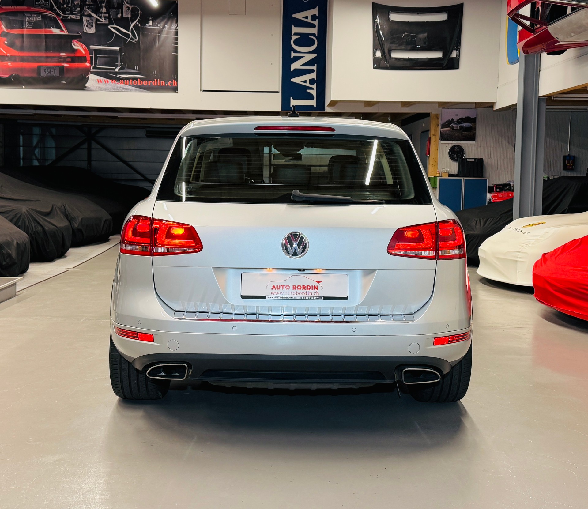 VW Touareg 4.2 TDI Tiptronic „Eissilber metallic“ & Exklusives Interieur / AHK 3500KG-image-10