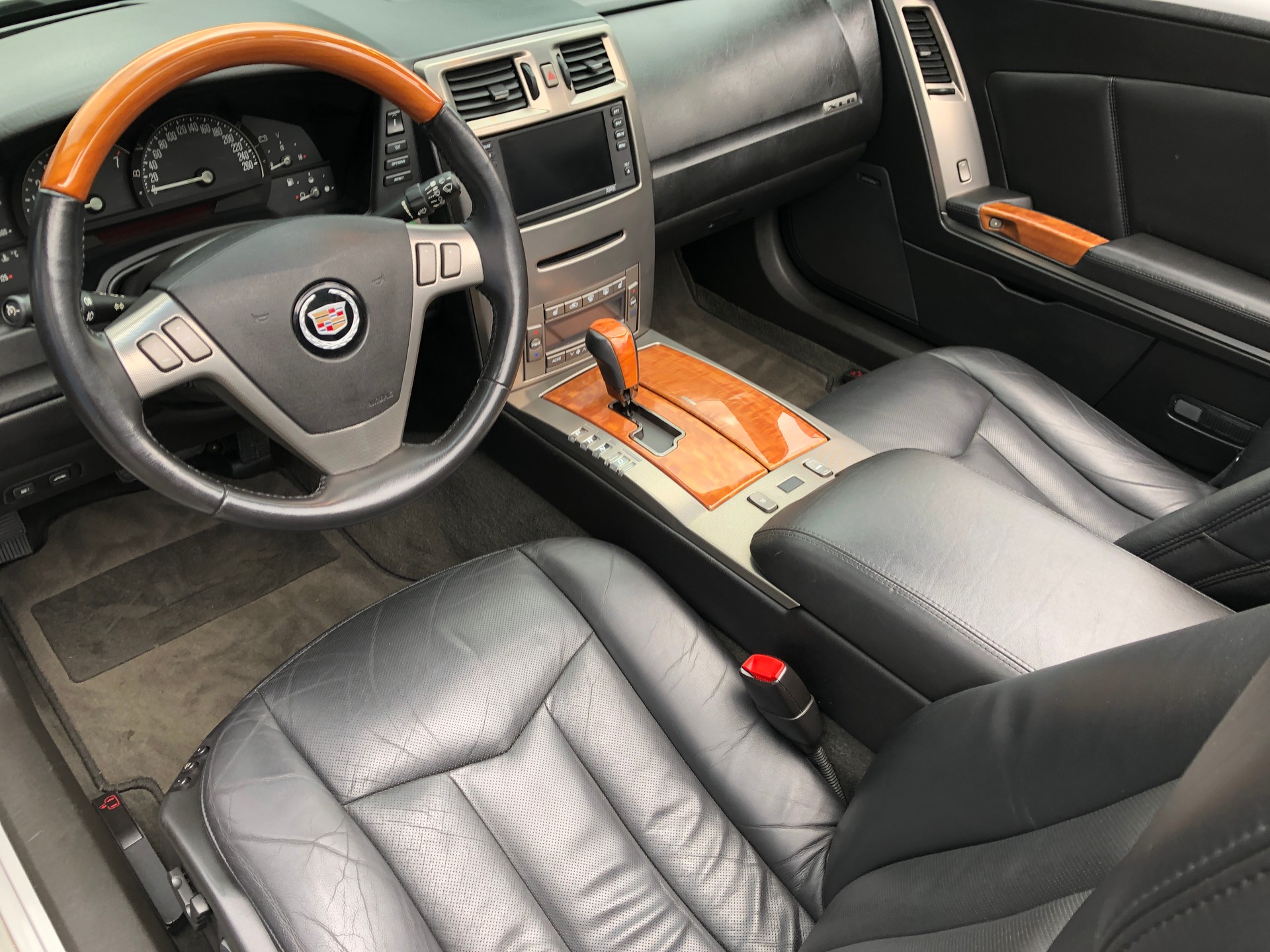 CADILLAC XLR 4.6 32V-image-8