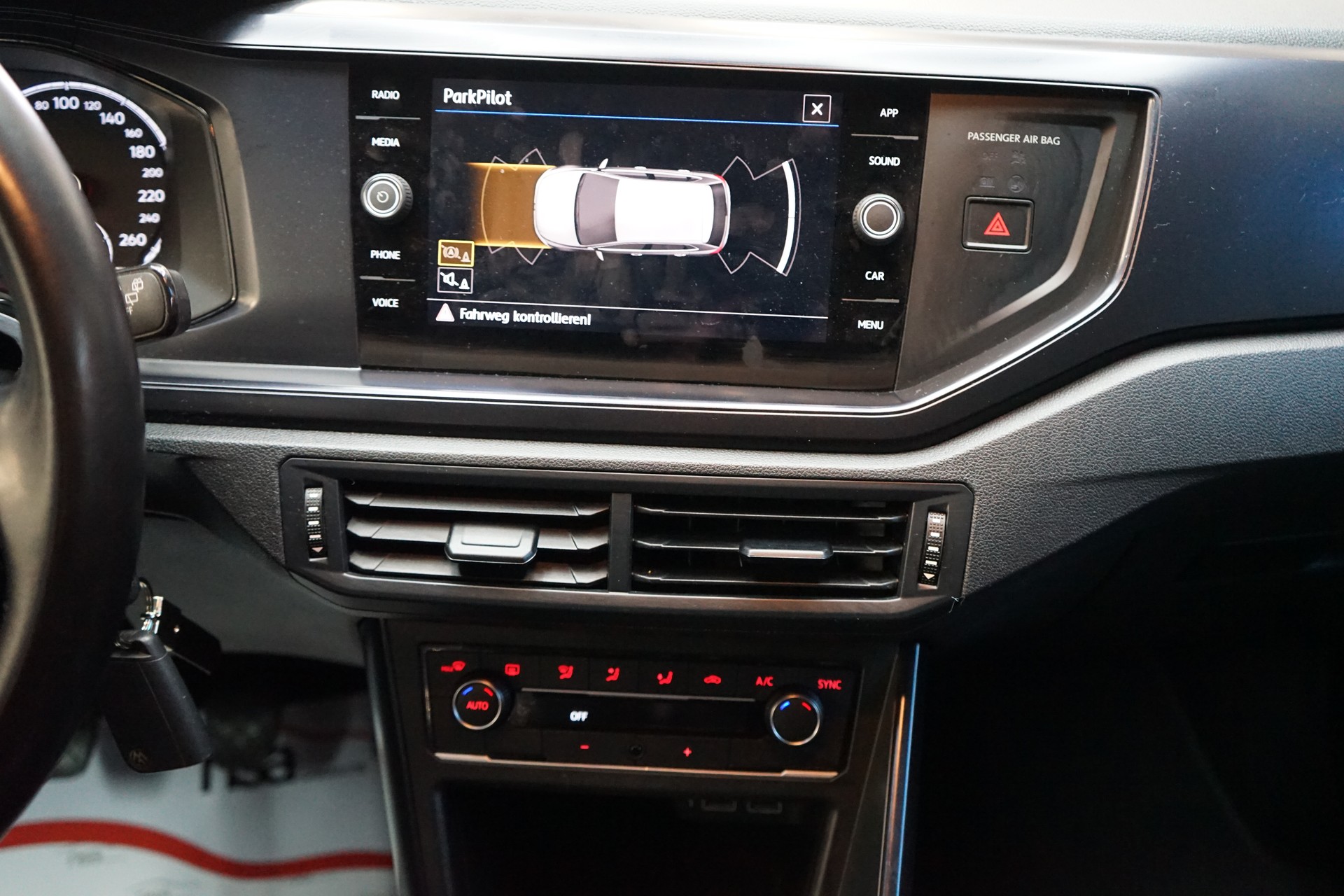 VW Polo 1.0 TSI BMT Trendline-image-10