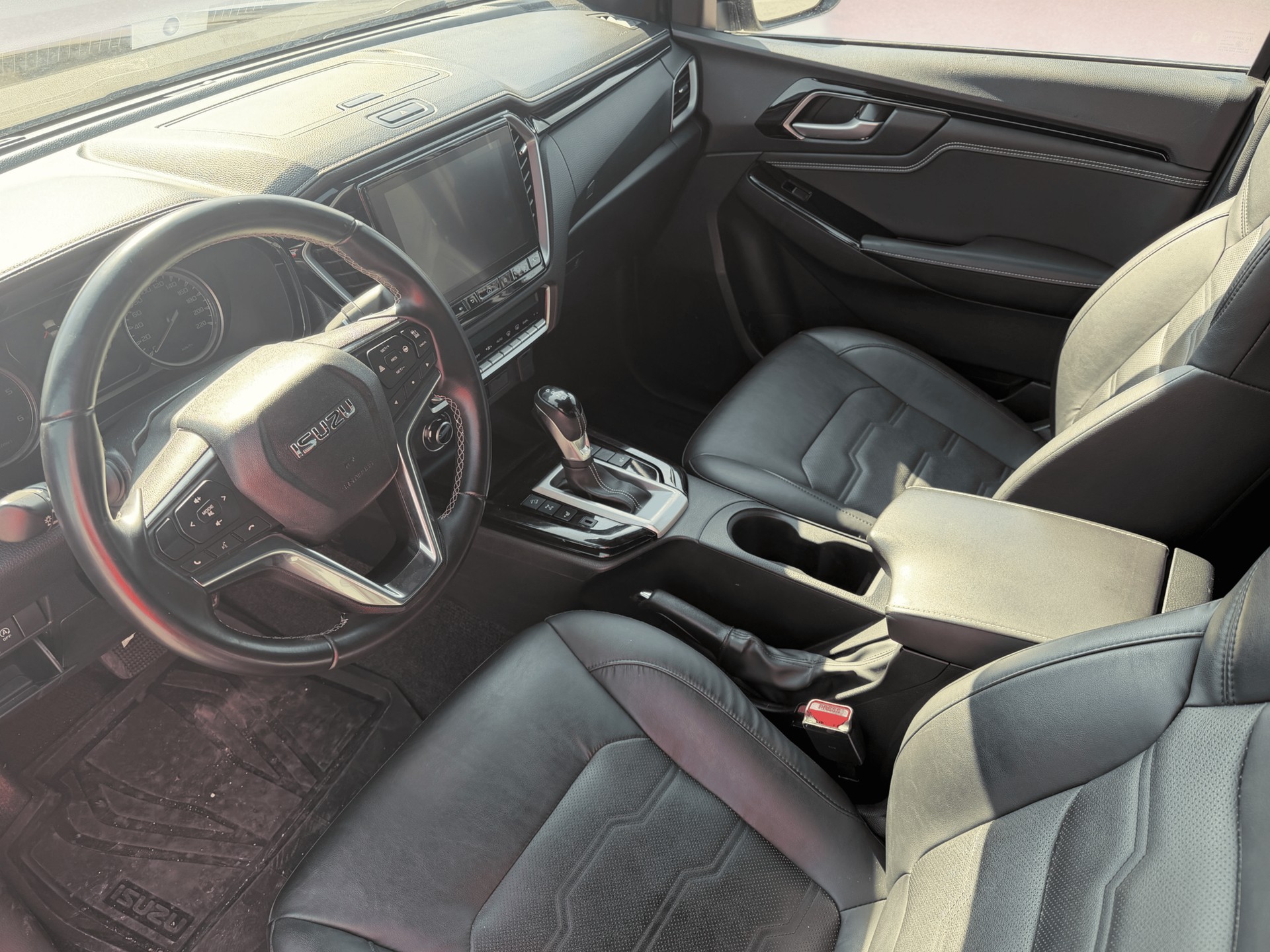 ISUZU D-MAX 1.9 CrewCab N60F 4x4 AT-image-9