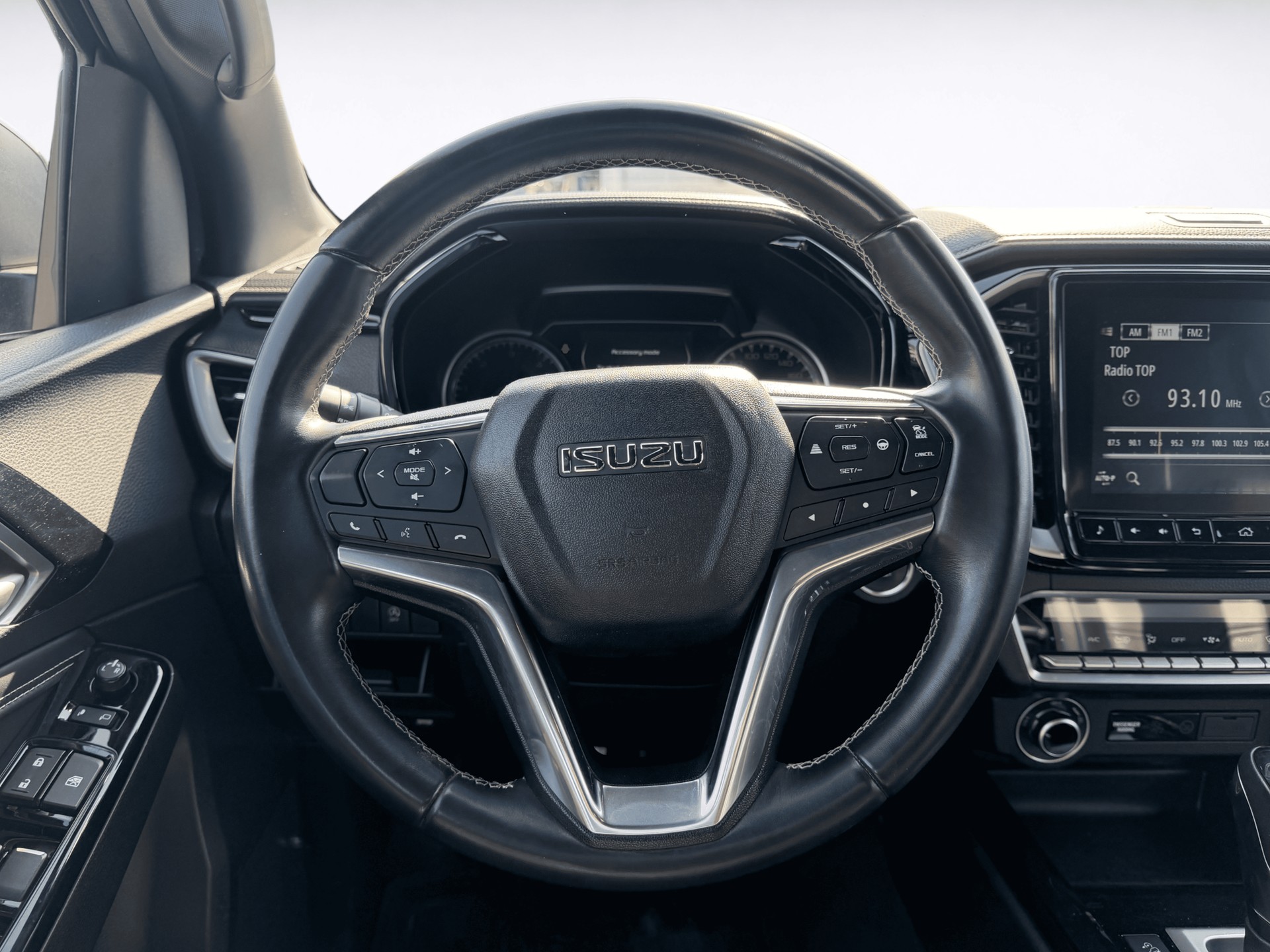 ISUZU D-MAX 1.9 CrewCab N60F 4x4 AT-image-11