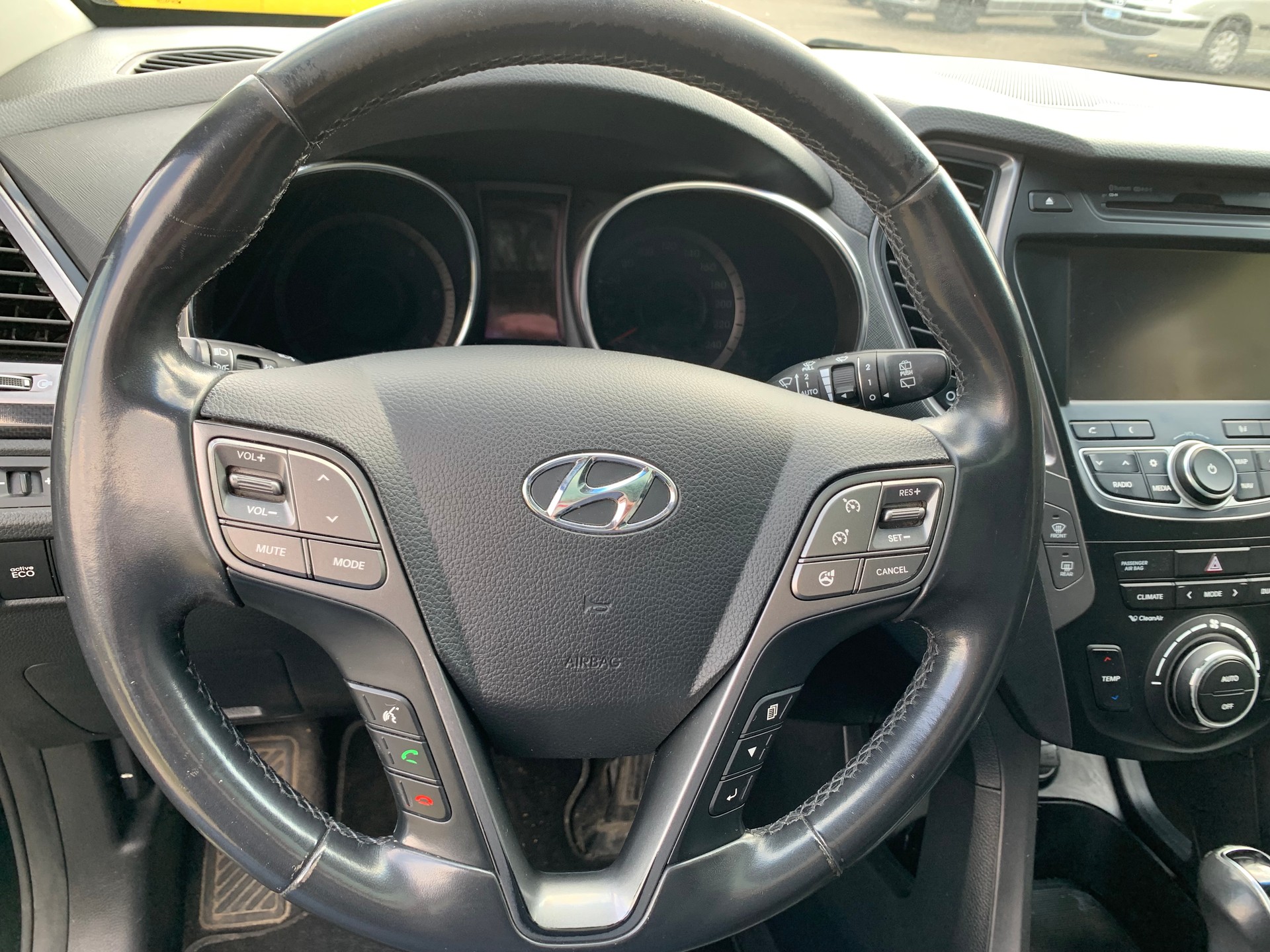 HYUNDAI Santa Fe 2.2 CRDI Premium 4WD Automatic-image-18