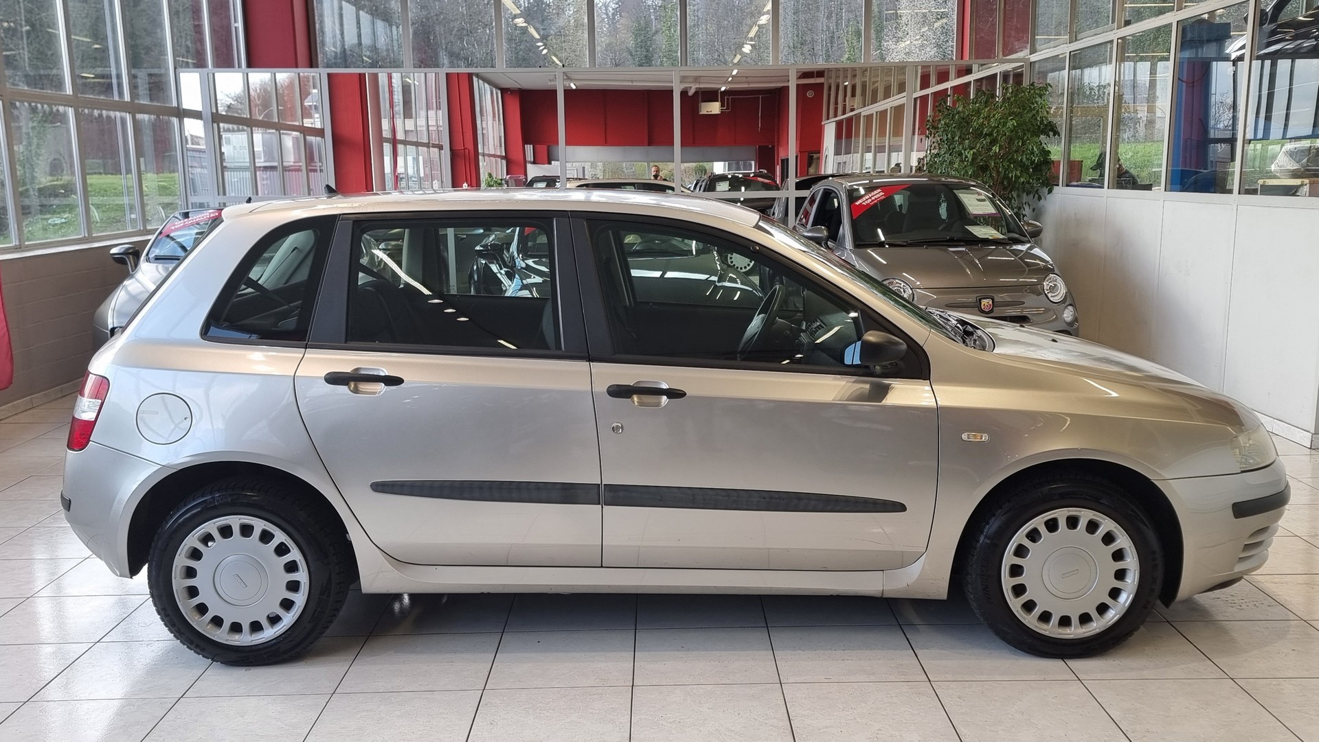 FIAT Stilo 1.6 16V Swiss-image-5
