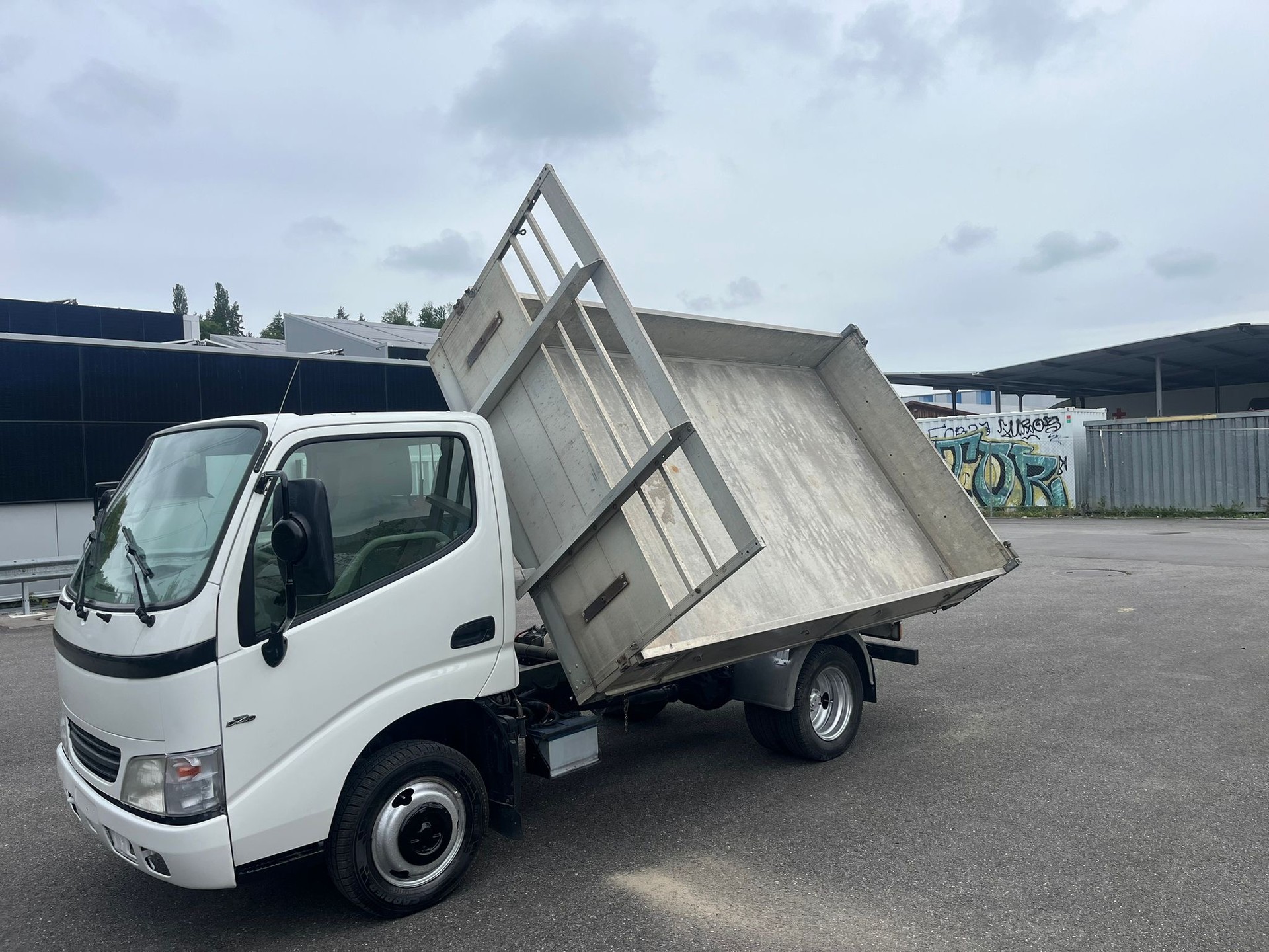 TOYOTA Dyna 150 3.0D-4D-image-2