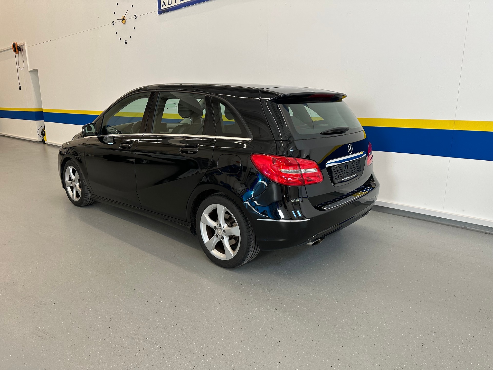 MERCEDES-BENZ B 200-image-3