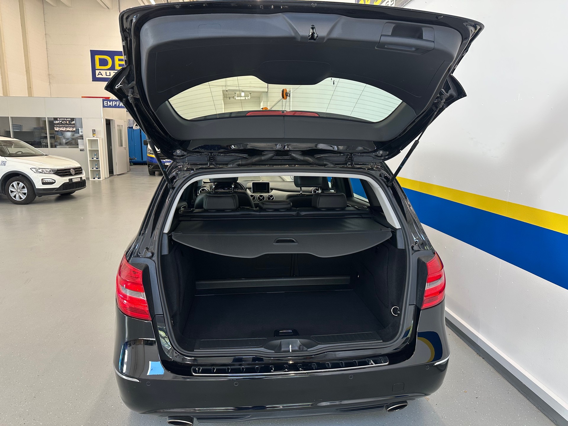 MERCEDES-BENZ B 200-image-9