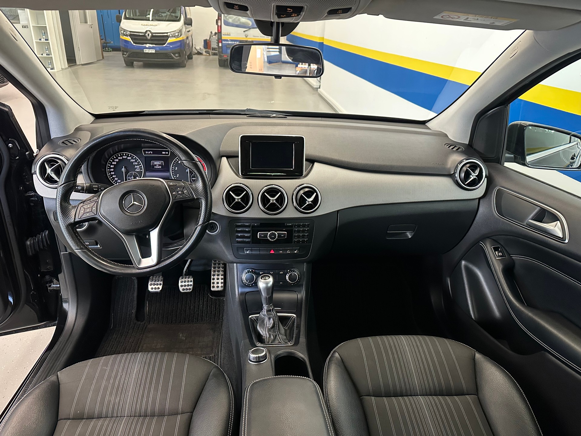 MERCEDES-BENZ B 200-image-8