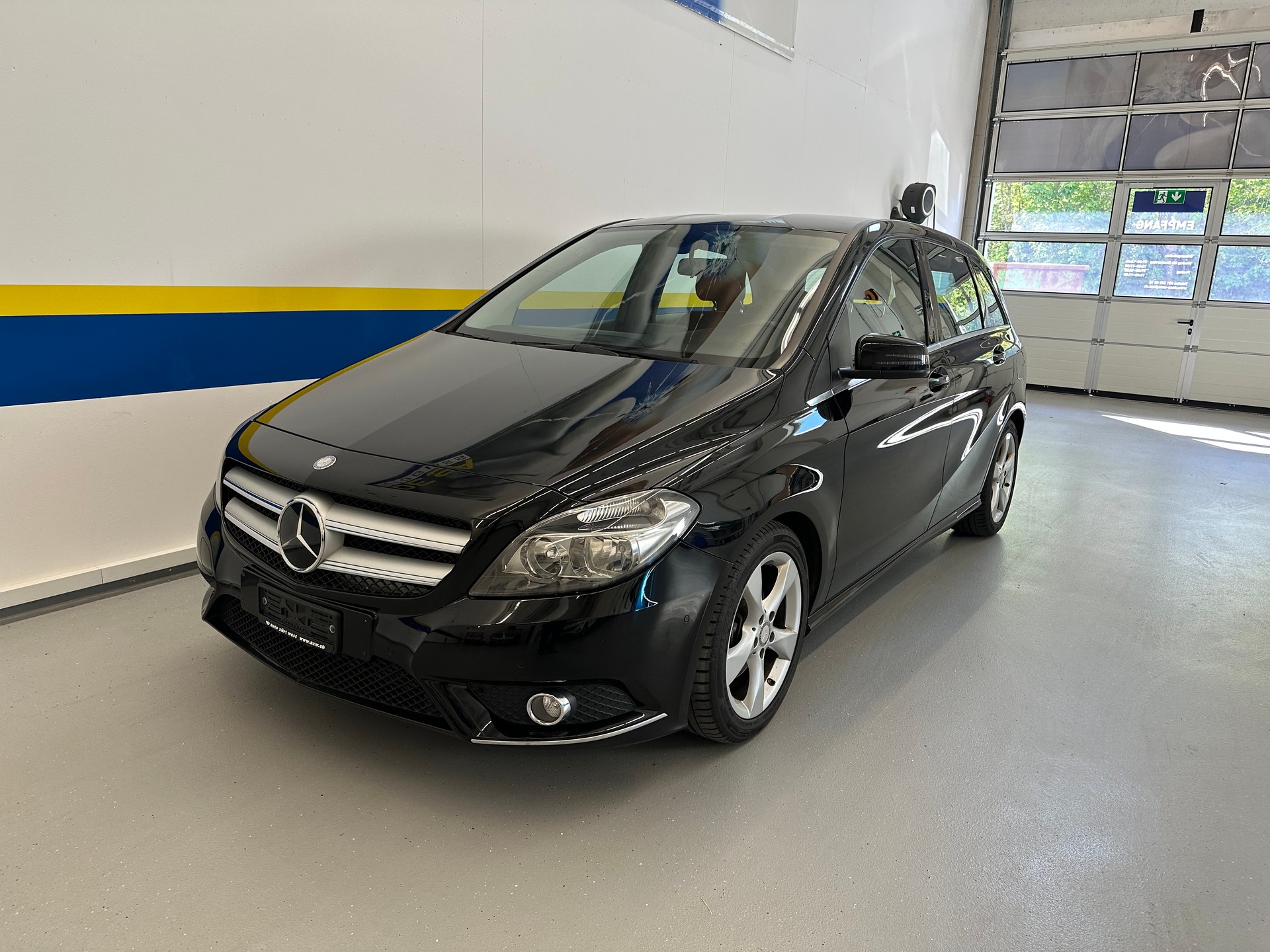 MERCEDES-BENZ B 200