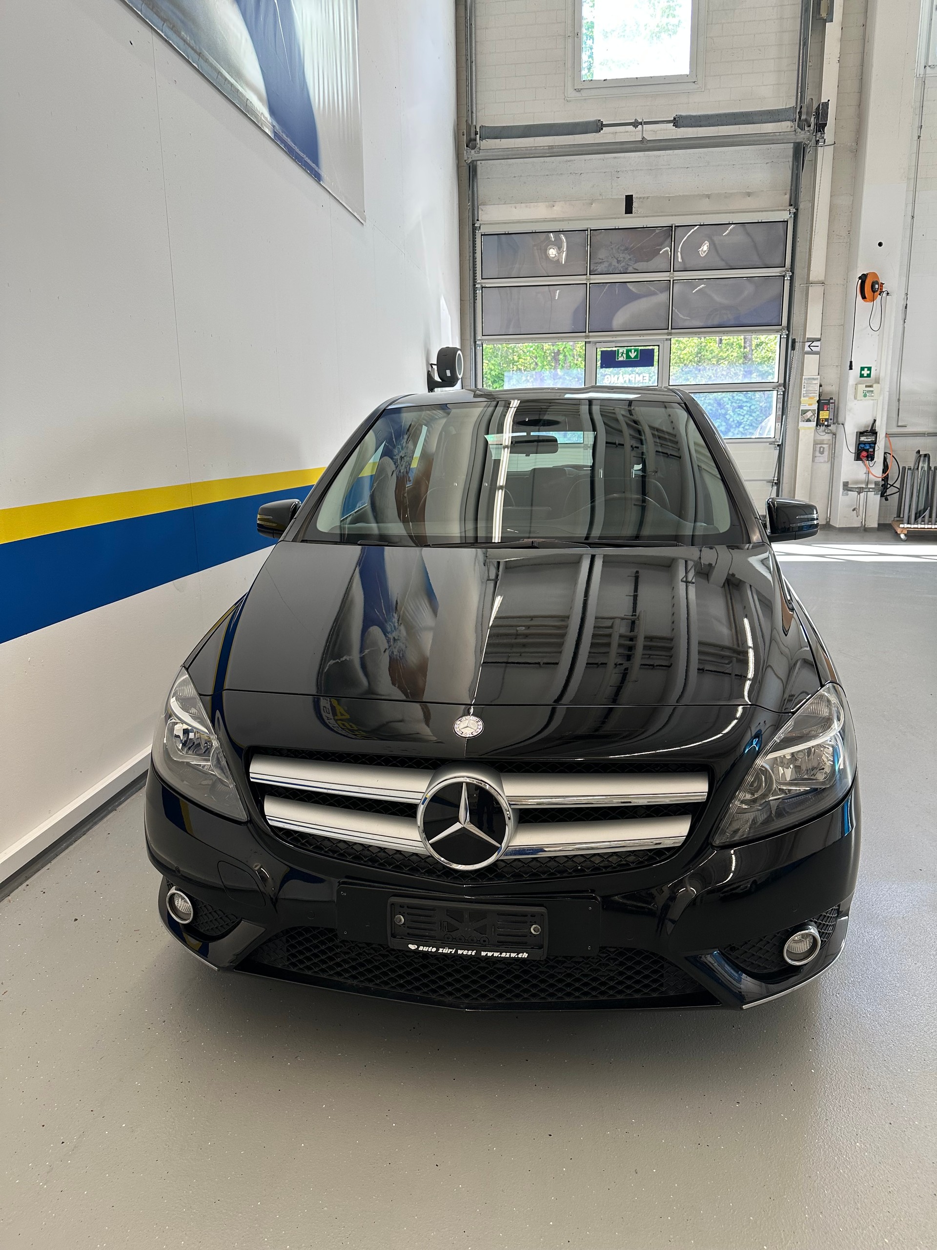 MERCEDES-BENZ B 200-image-1