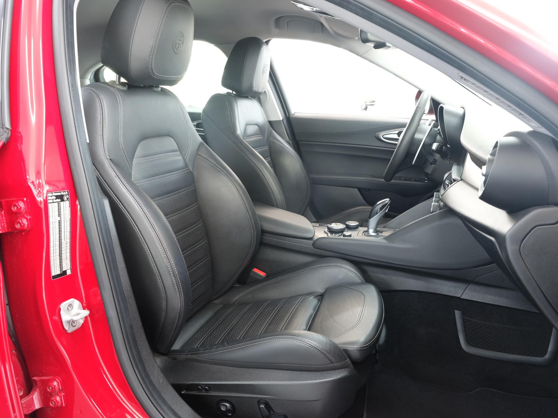 ALFA ROMEO Giulia 2.2 JTDM Veloce Q4 Automatic *CAR-PLAY*ASSISTENZ-PAKET*-image-13