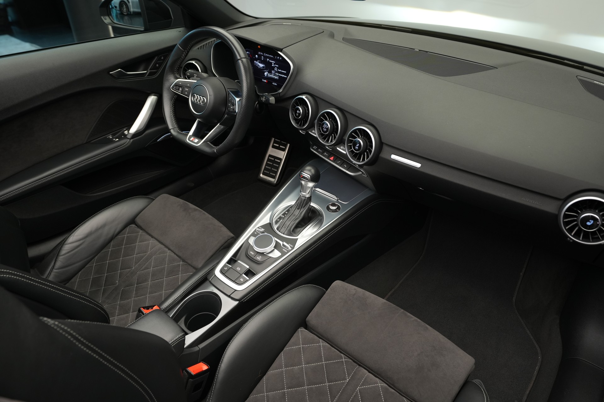 AUDI TT Roadster 45 TFSI S-tronic quattro-image-14