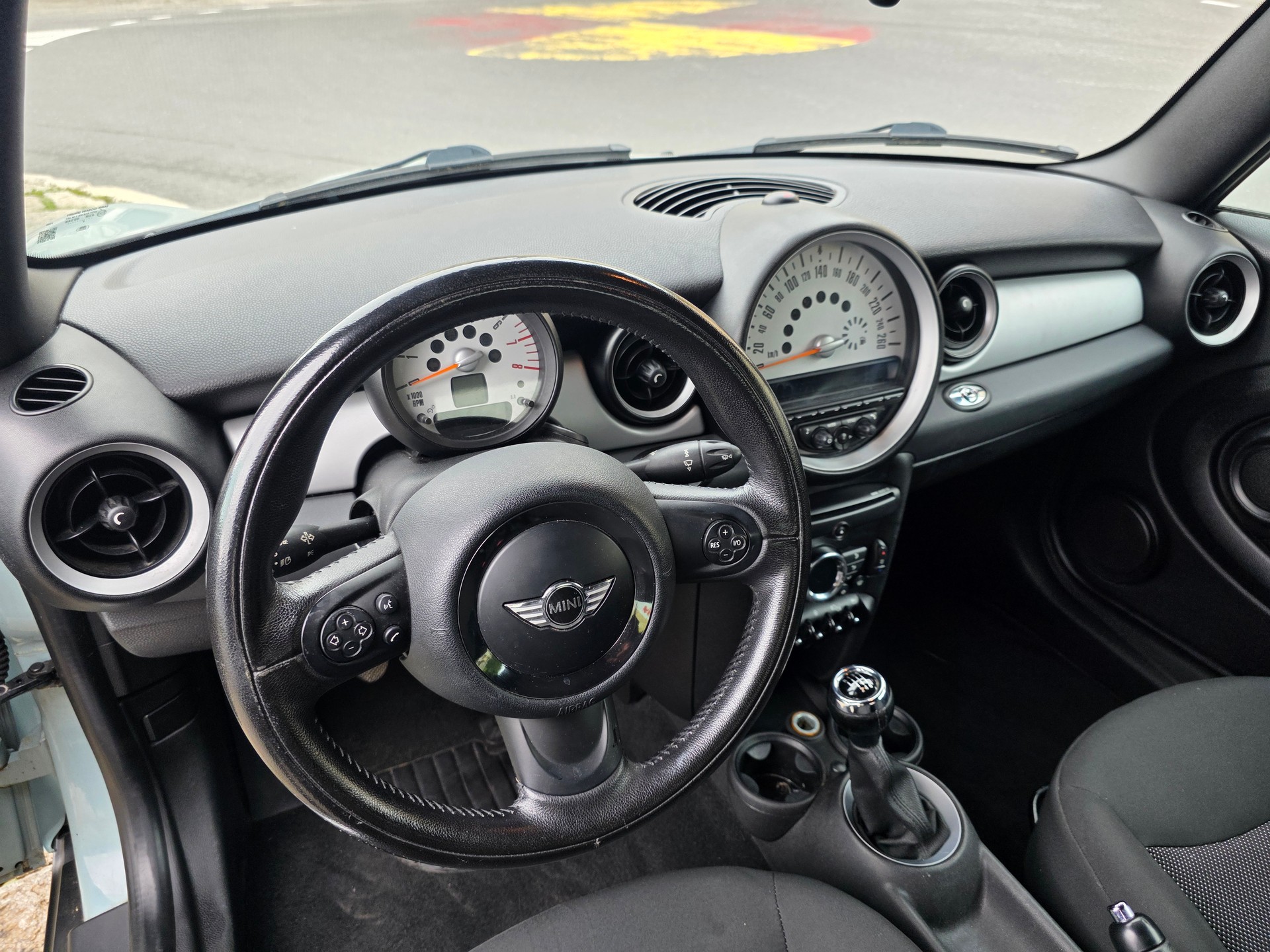 MINI Cooper Cabriolet-image-6