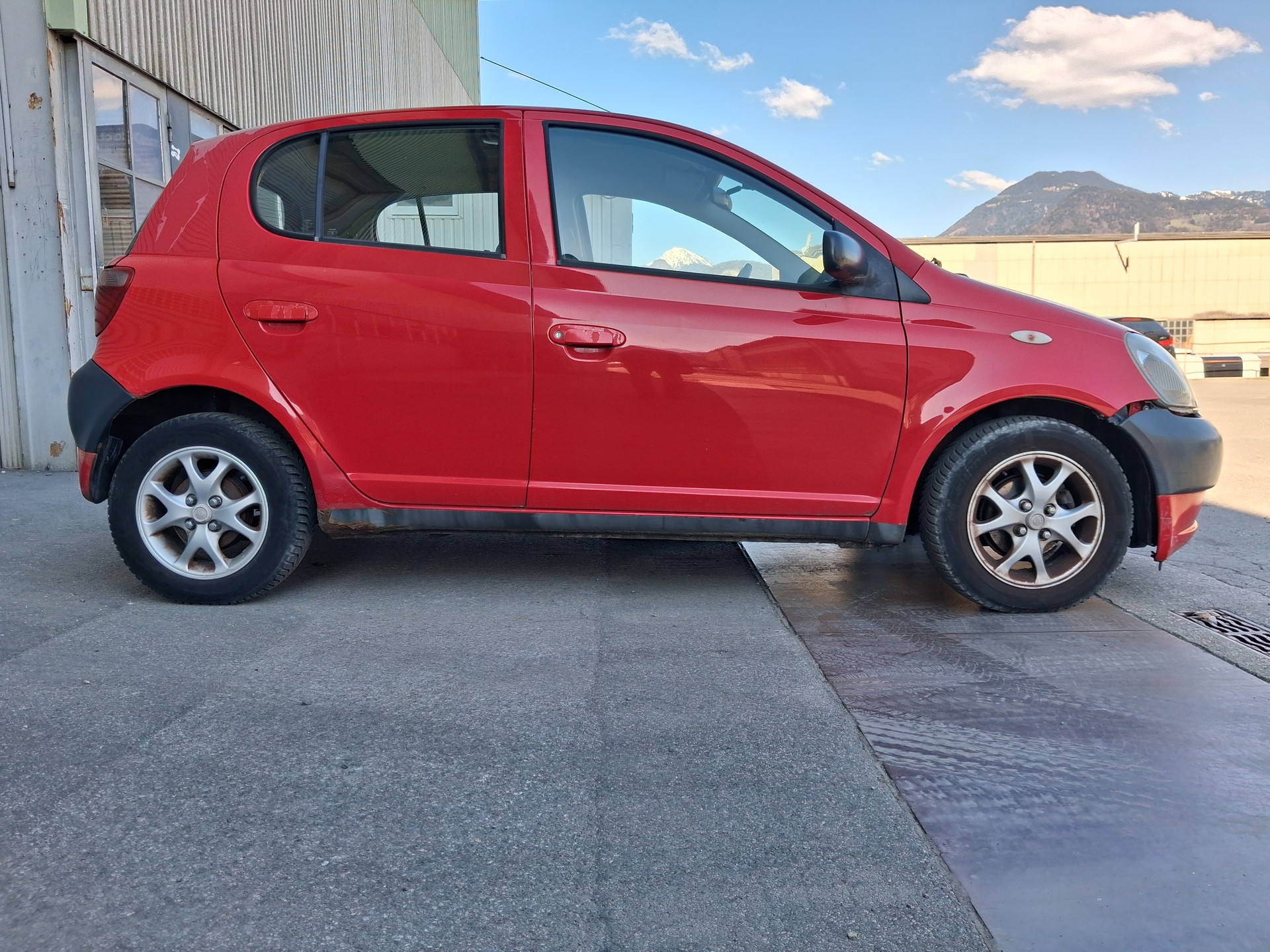 TOYOTA Yaris 1.0 Linea Terra-image-5