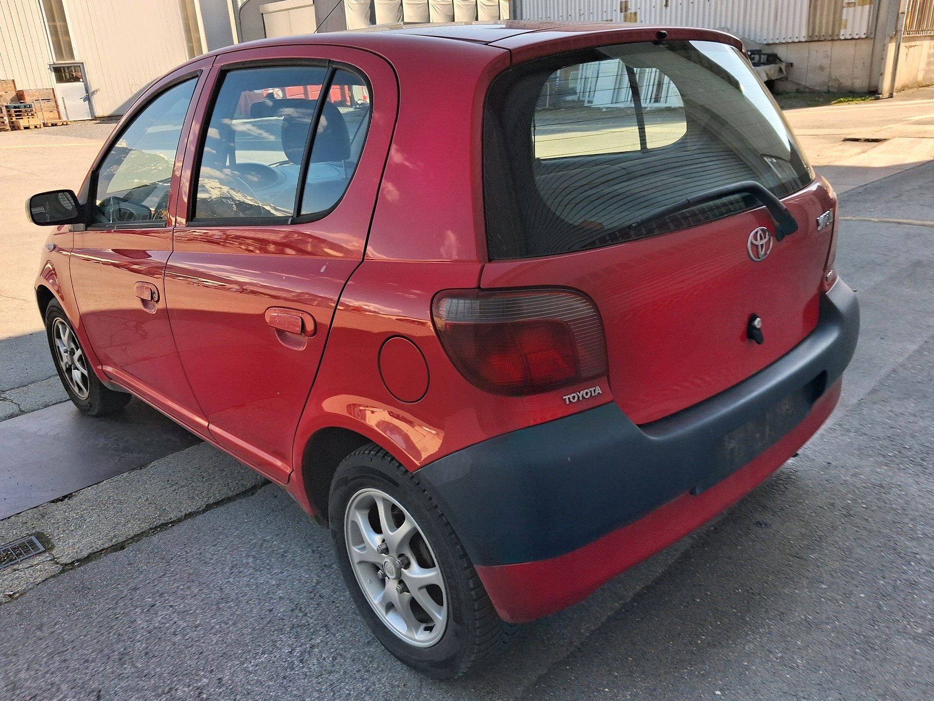 TOYOTA Yaris 1.0 Linea Terra-image-2