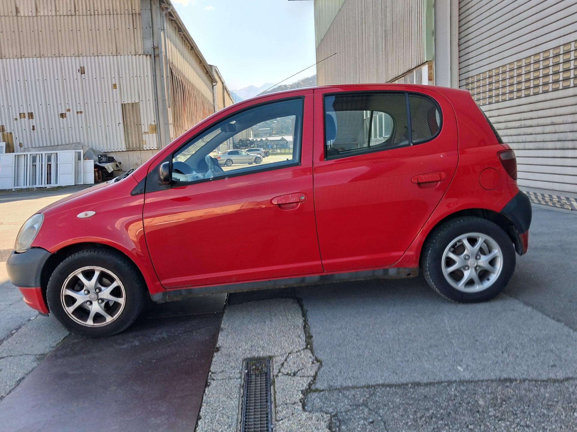 TOYOTA Yaris 1.0 Linea Terra-image-4