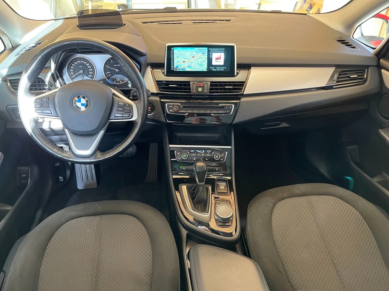 BMW 218d Gran Tourer Steptronic-image-7