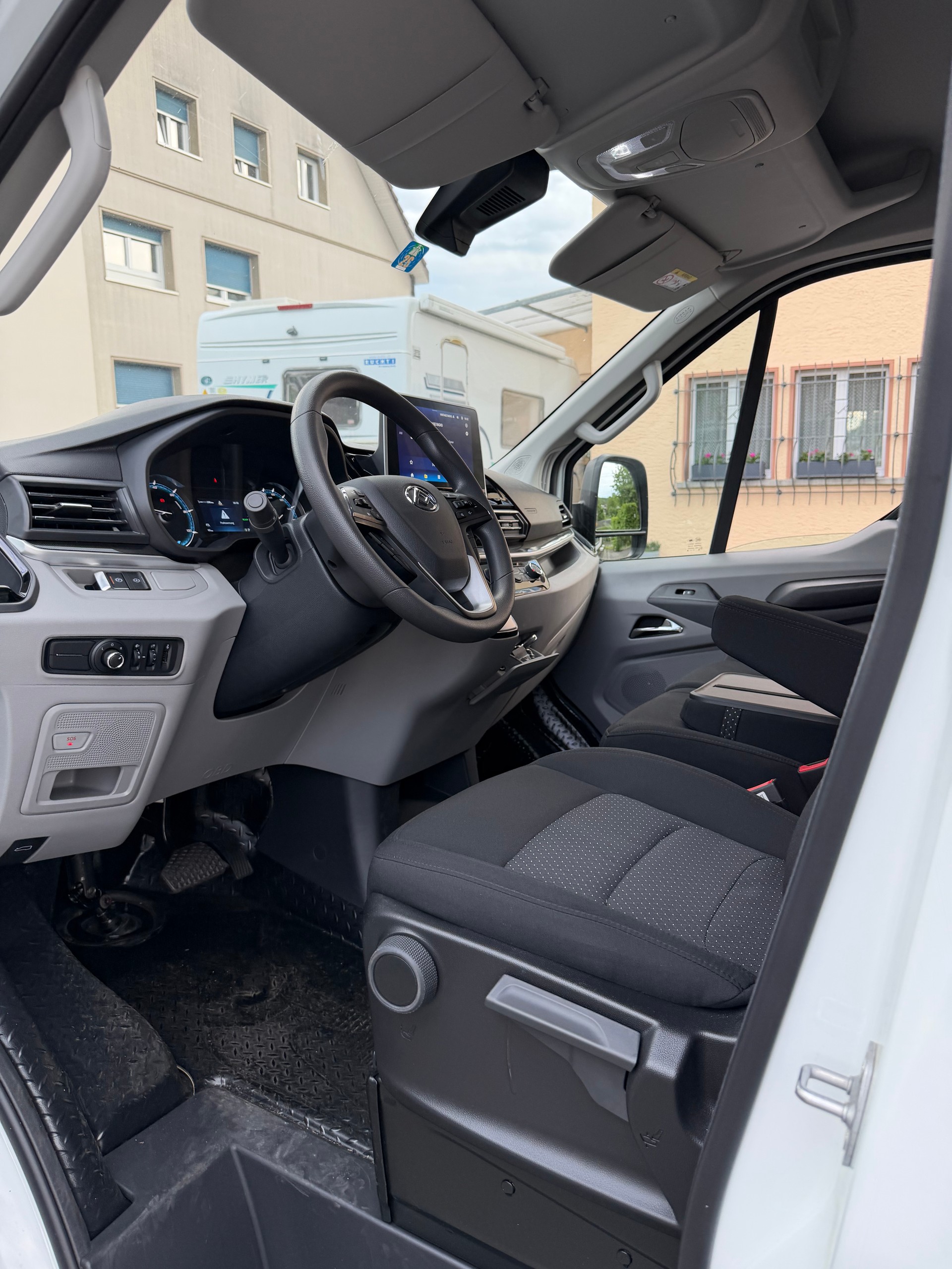 MAXUS eDeliver 9 L3H2 88.5kWh-image-8