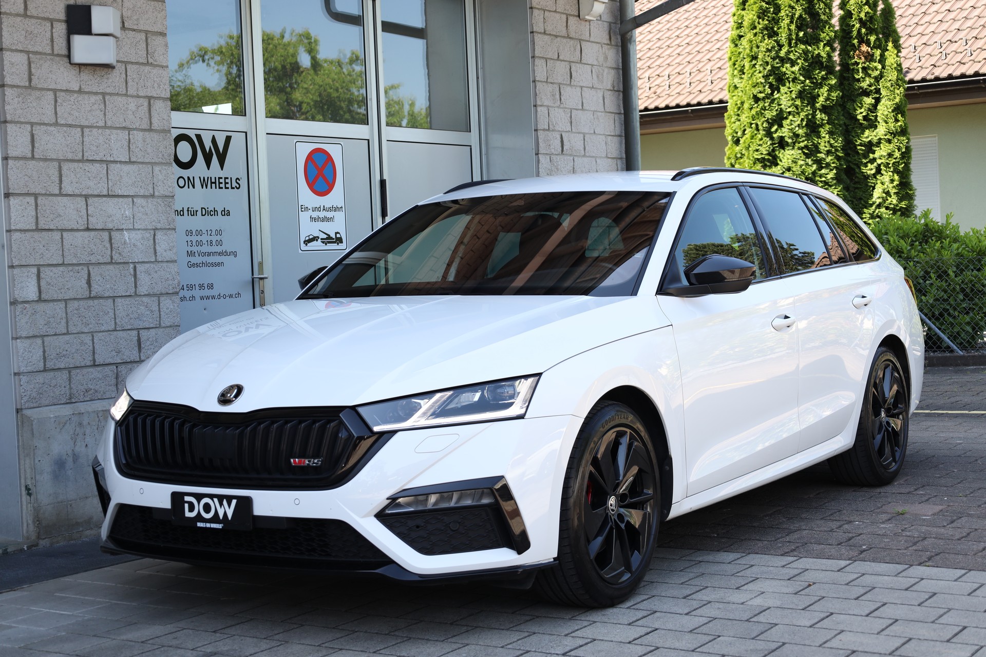 SKODA Octavia Combi 2.0 TDI DSG RS 4x4-showroom-element-2