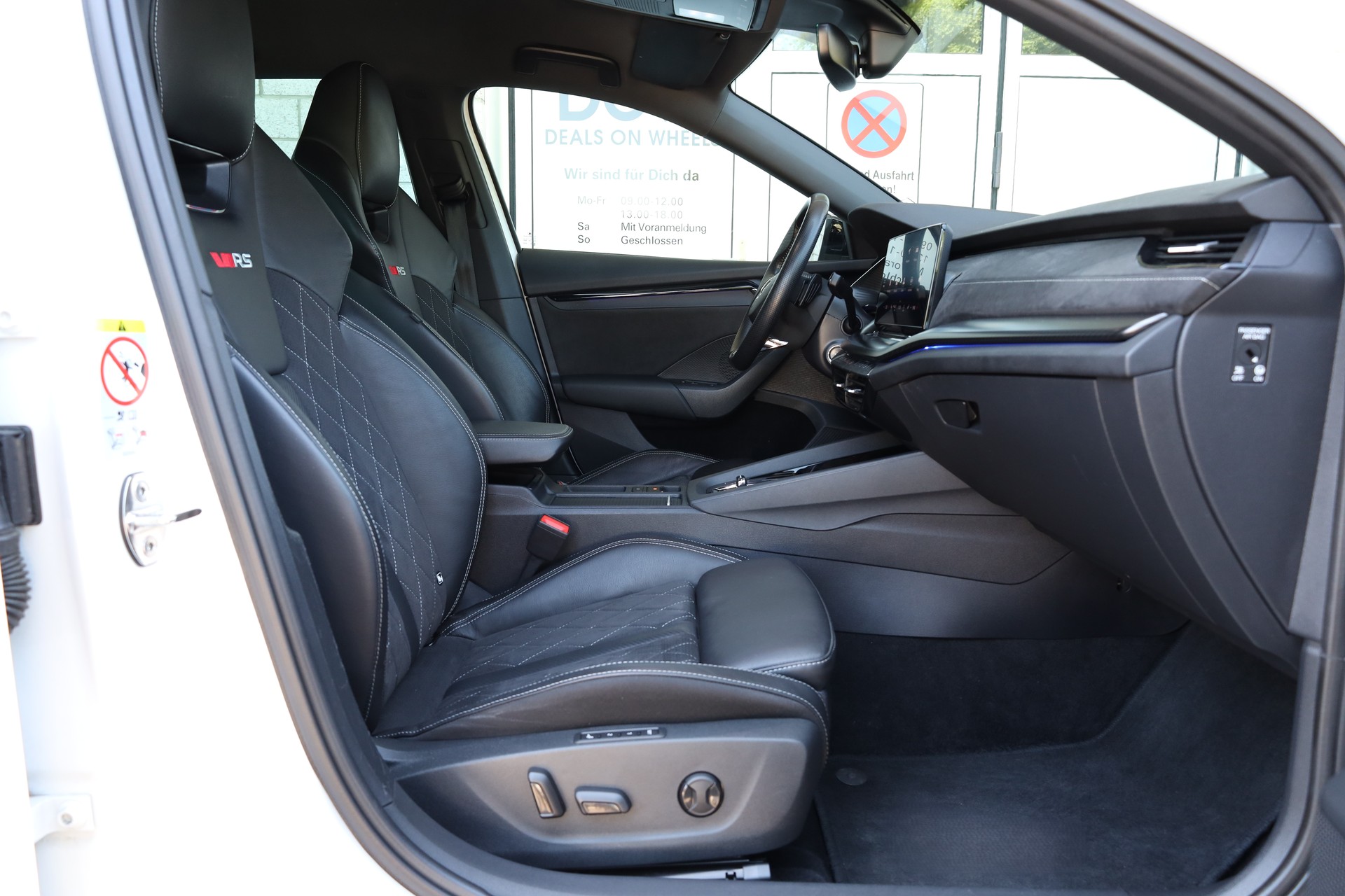 SKODA Octavia Combi 2.0 TDI DSG RS 4x4-image-14