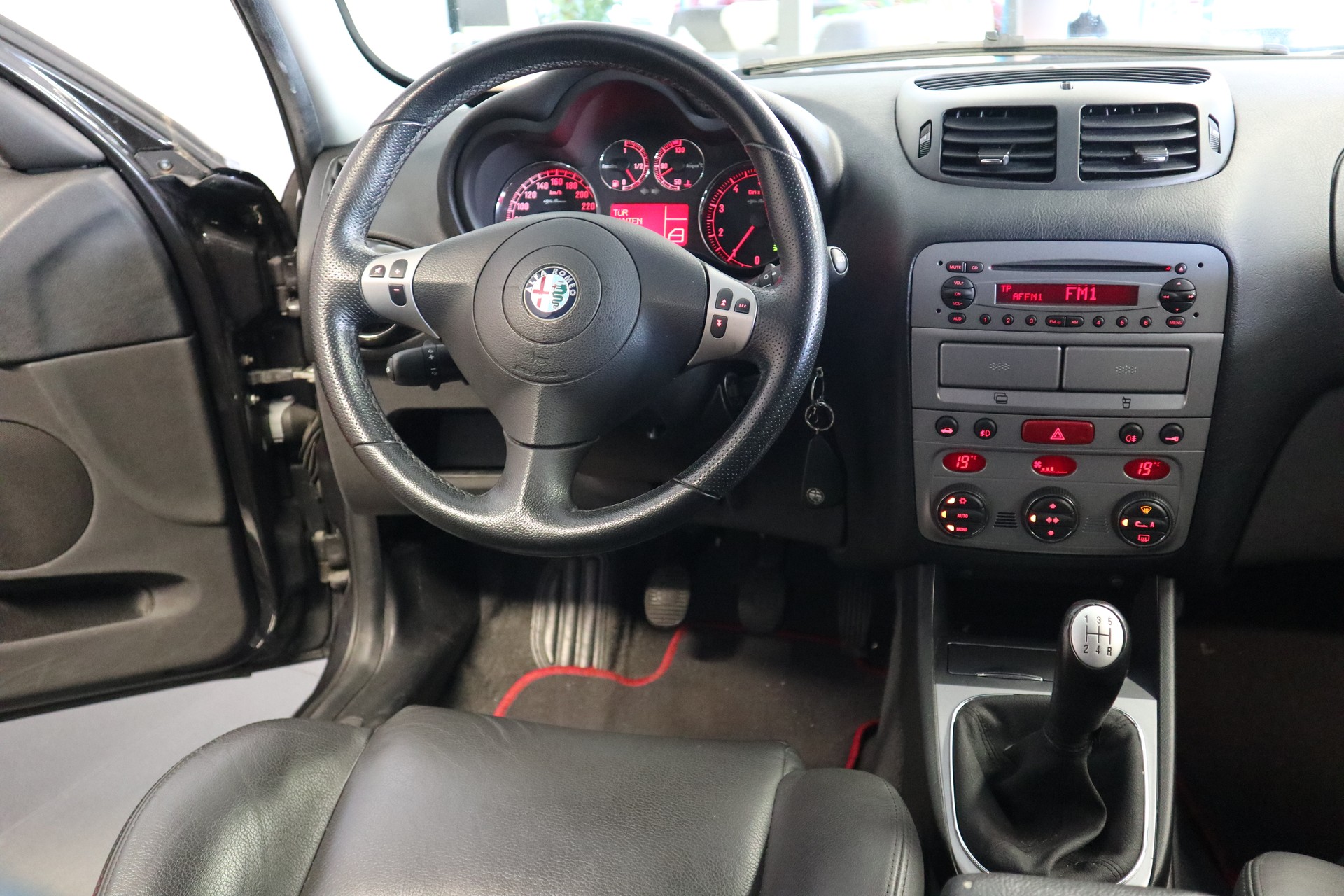 ALFA ROMEO 147 2.0 TS 16V Distinctive-image-11