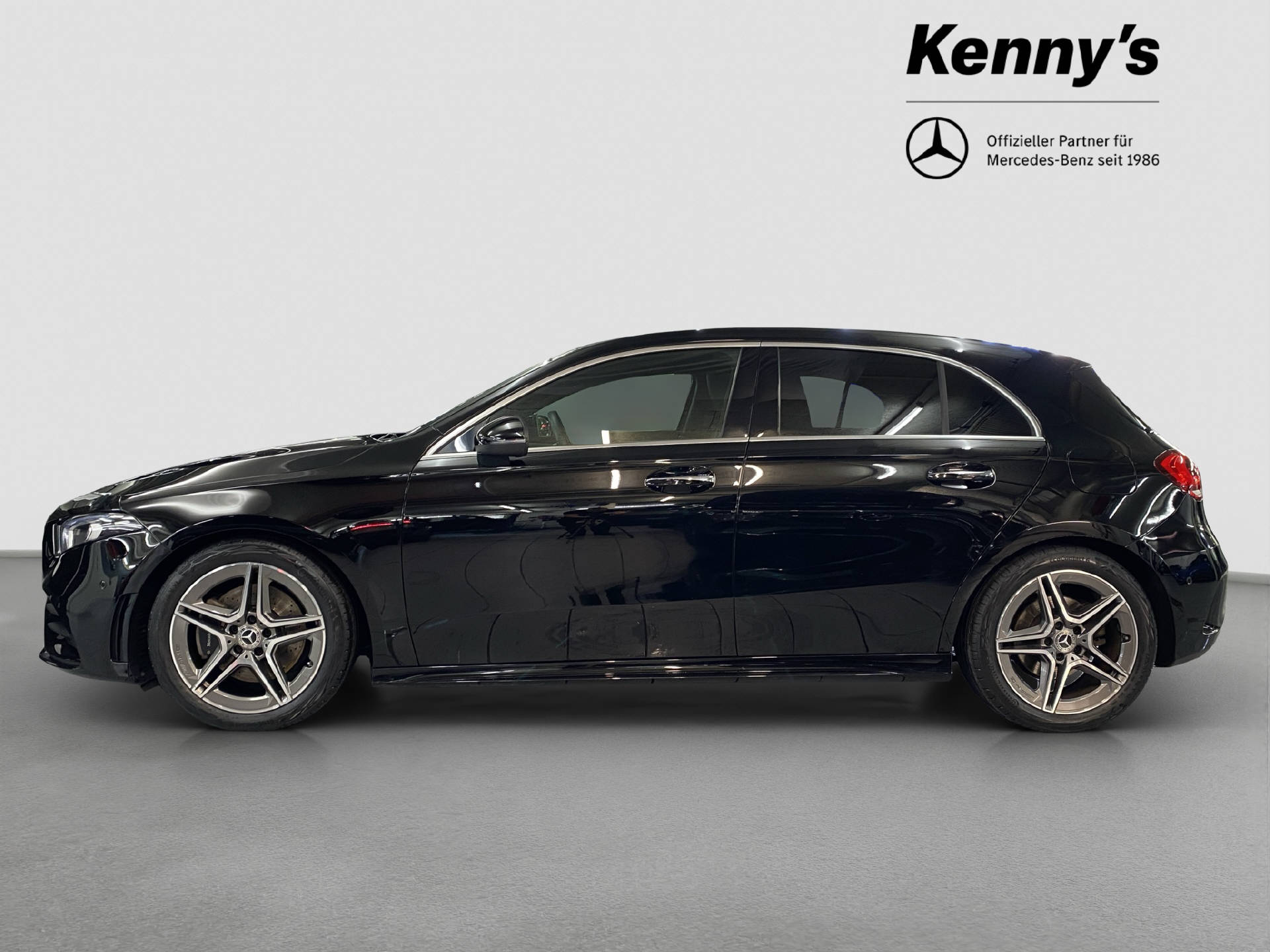 MERCEDES-BENZ A 220 AMG Line 4MATIC-showroom-element-2