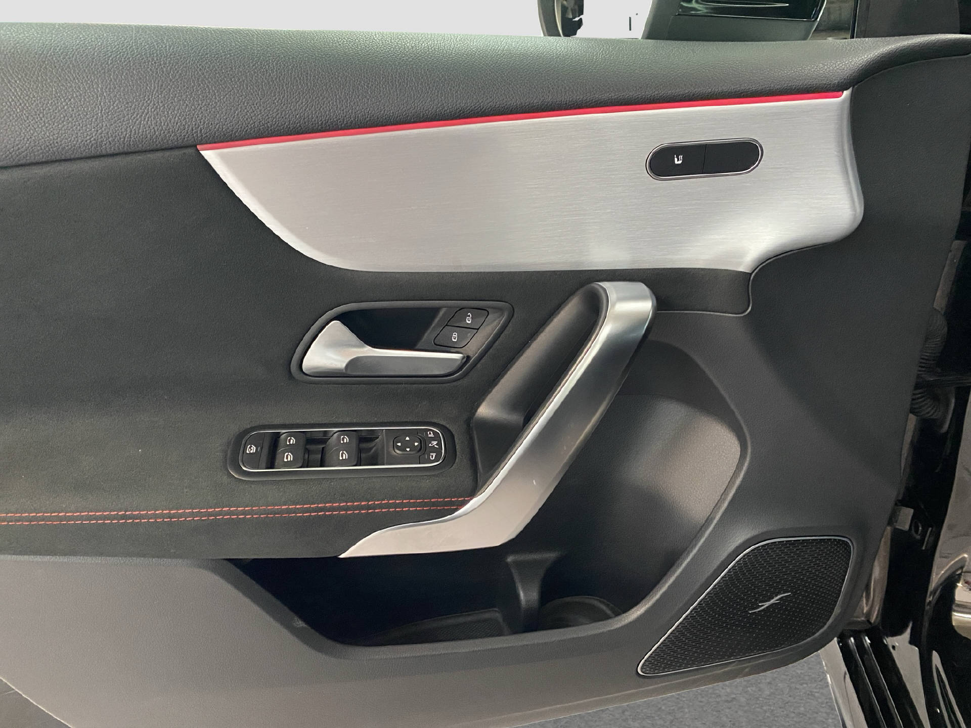 MERCEDES-BENZ A 220 AMG Line 4MATIC-image-11