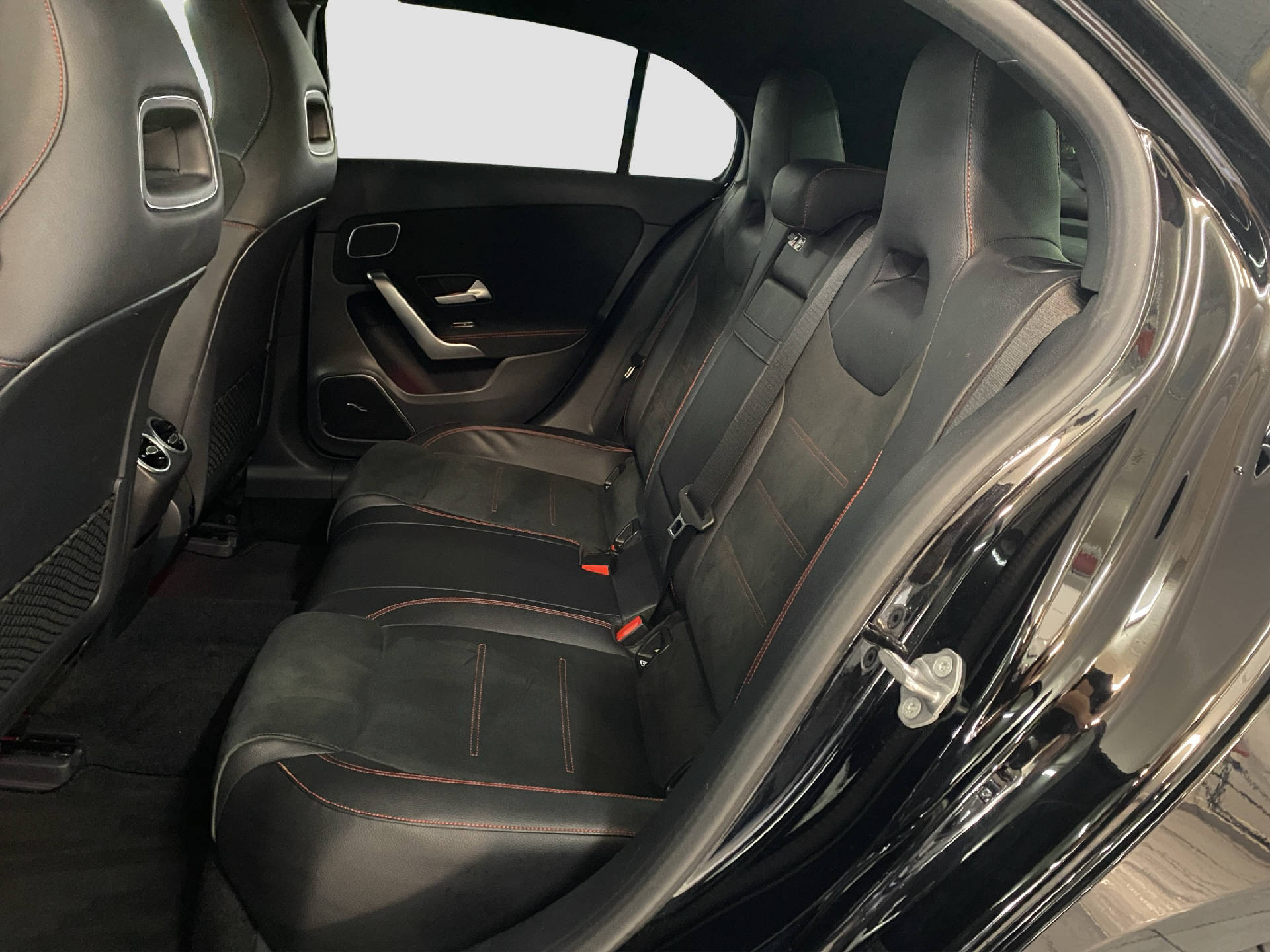 MERCEDES-BENZ A 220 AMG Line 4MATIC-image-12