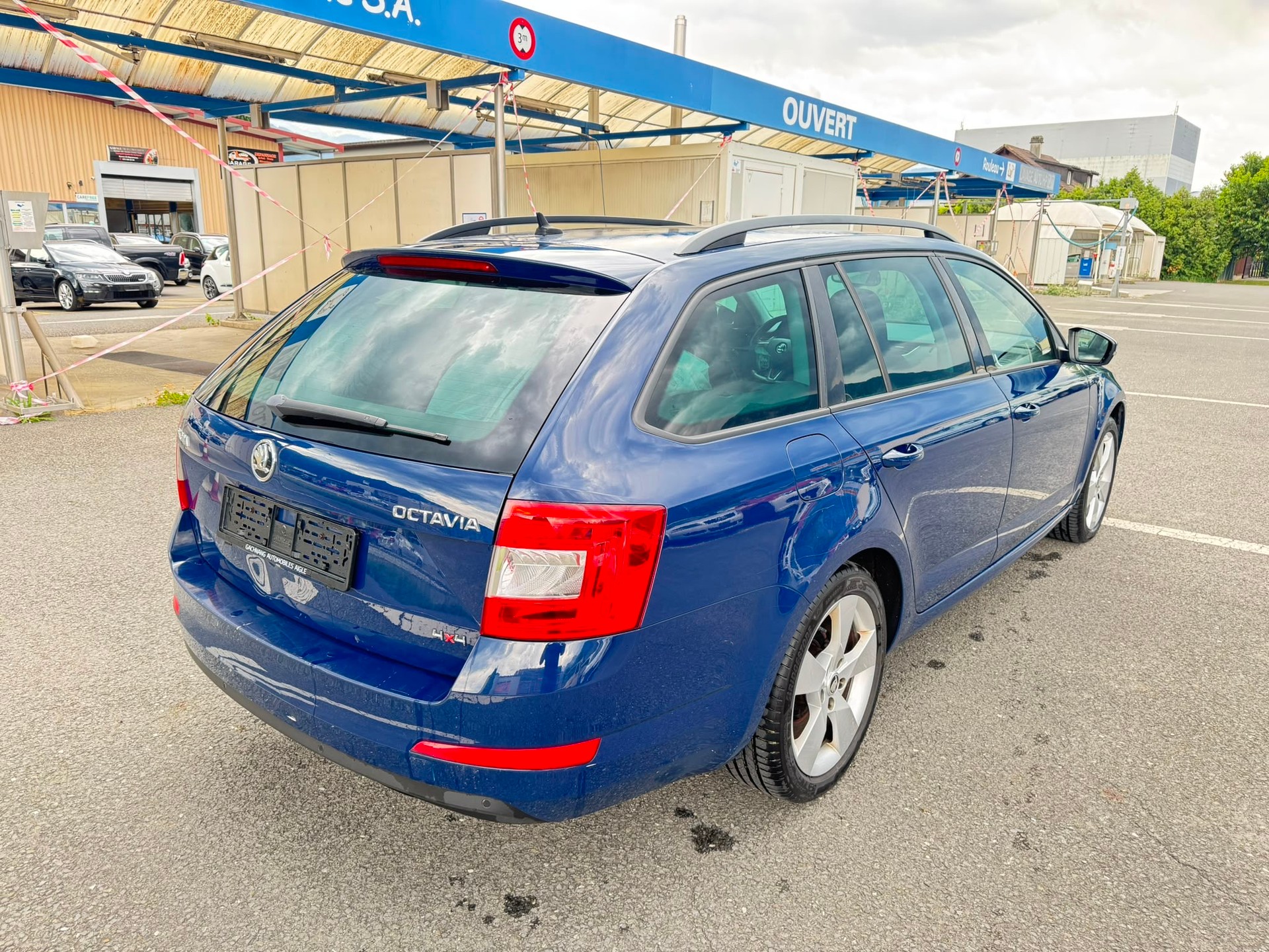 SKODA Octavia Combi 1.8 TSI L&K 4x4 DSG-image-4