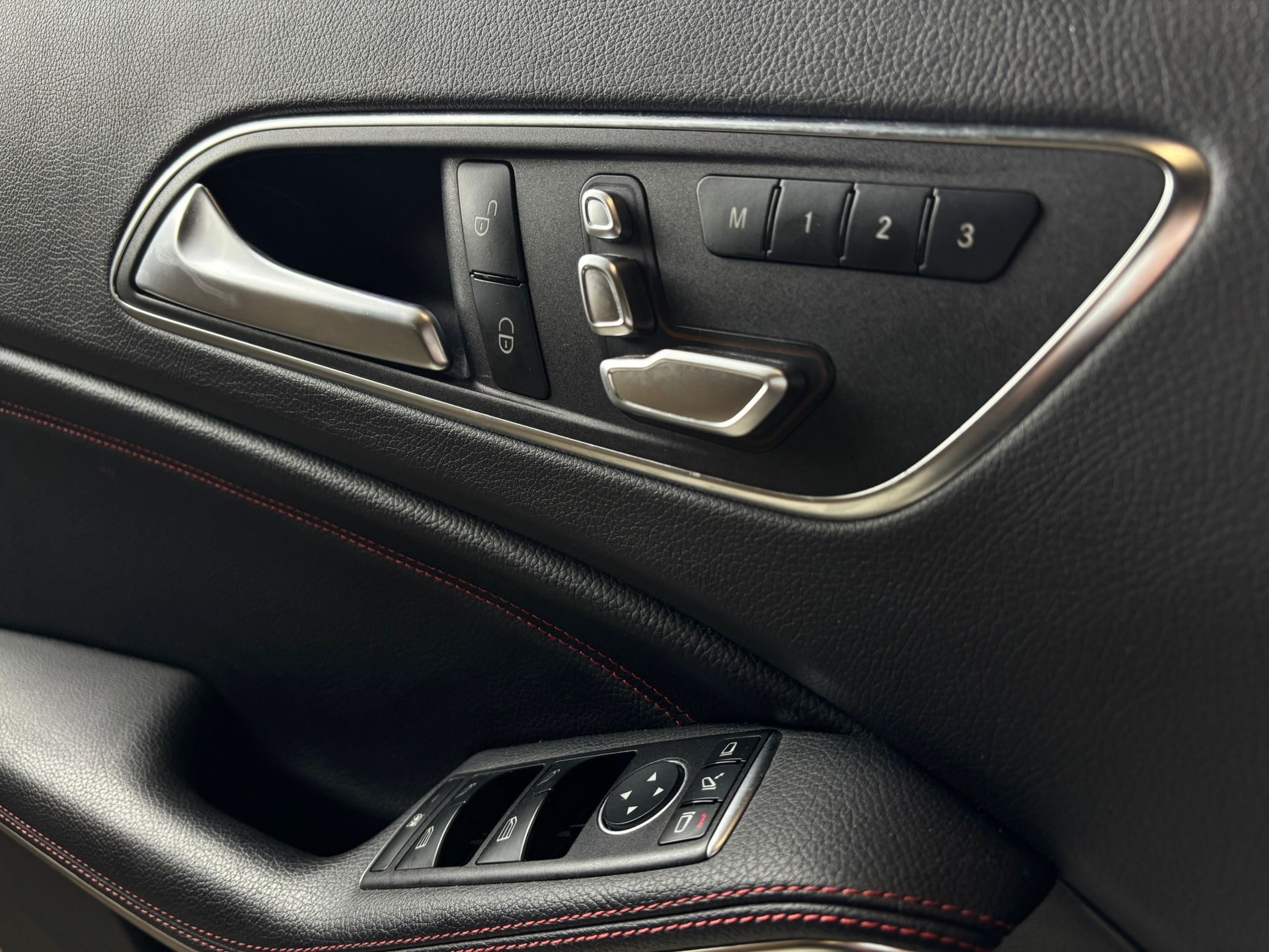 MERCEDES-BENZ A45 AMG 4Matic Speedshift 7G-DCT | Panorama | CH Fahrzeug-image-14