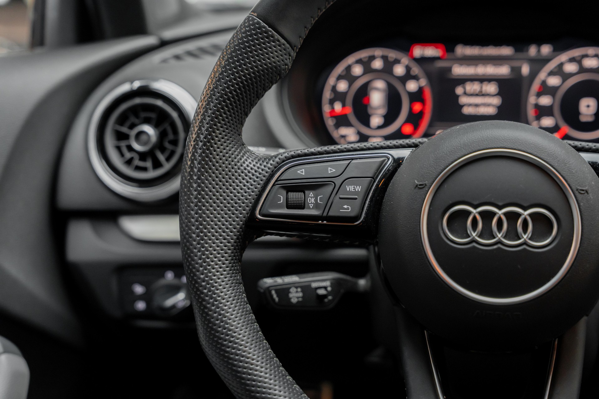 AUDI A3 Sportback 40 TFSI Sport S-tronic-image-17
