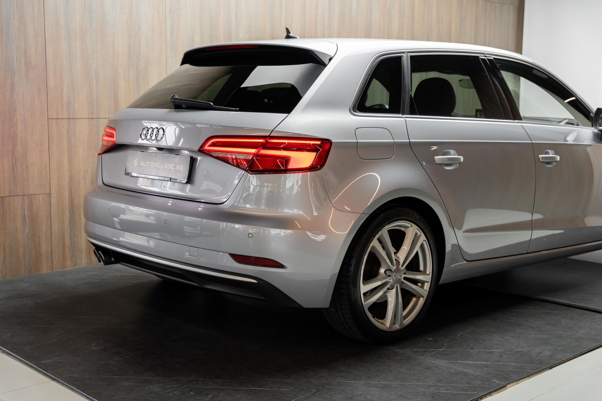 AUDI A3 Sportback 40 TFSI Sport S-tronic-image-23