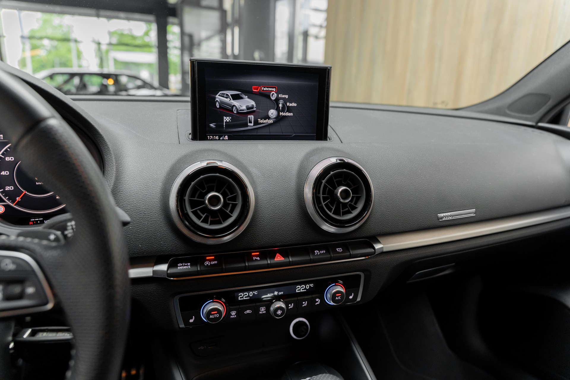 AUDI A3 Sportback 40 TFSI Sport S-tronic-image-9