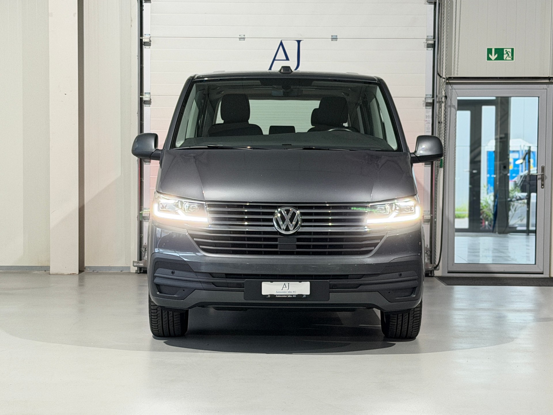 VW T6.1 Multivan 2.0 TDI Family DSG (CH) AHK 2.5T - 7 Platz-showroom-element-3