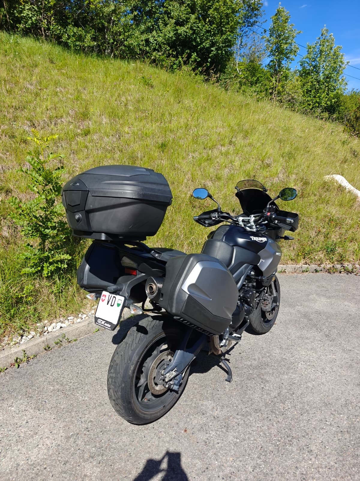 TRIUMPH Tiger 1050 ABS SE-image-1