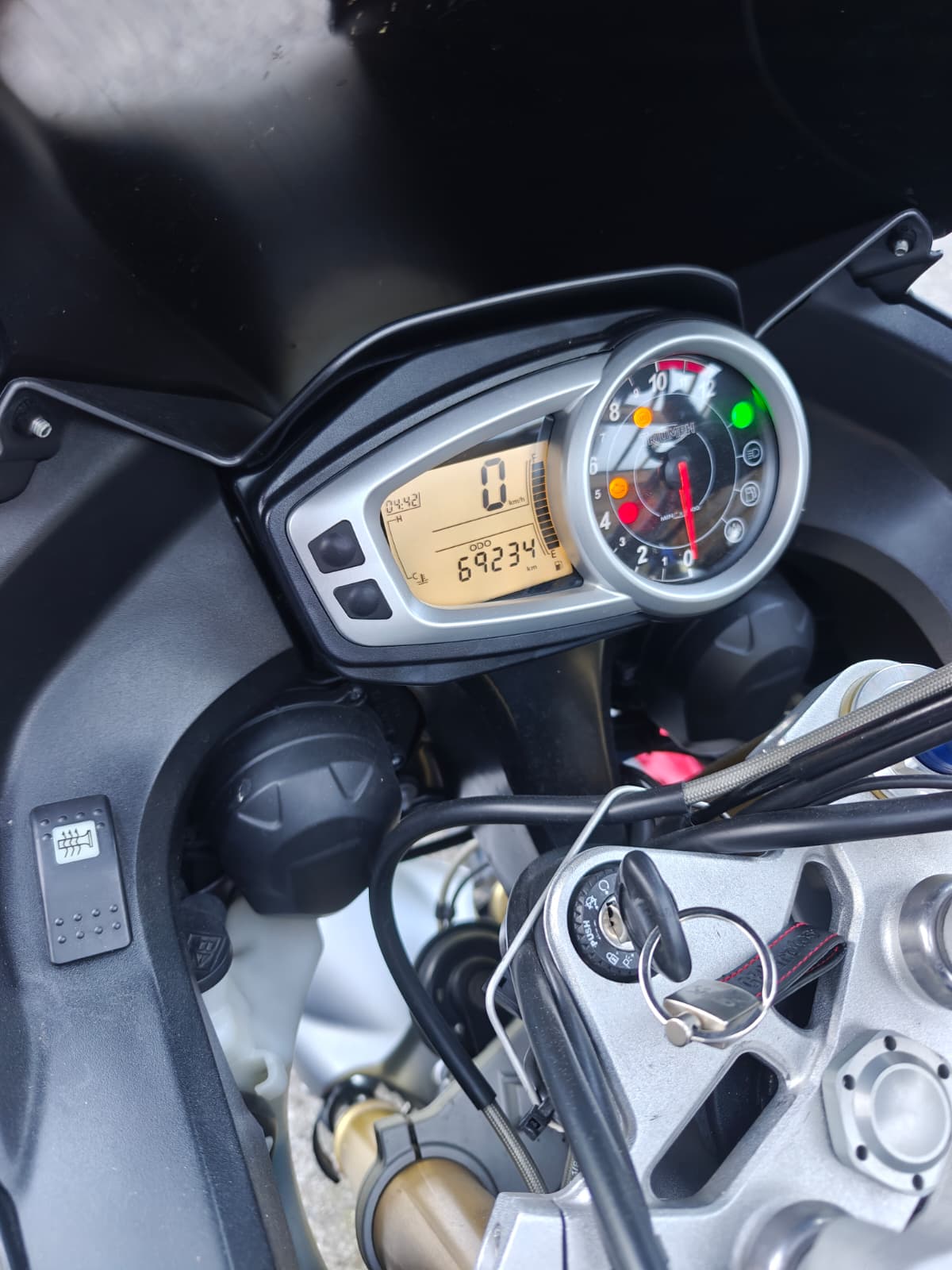TRIUMPH Tiger 1050 ABS SE-image-5