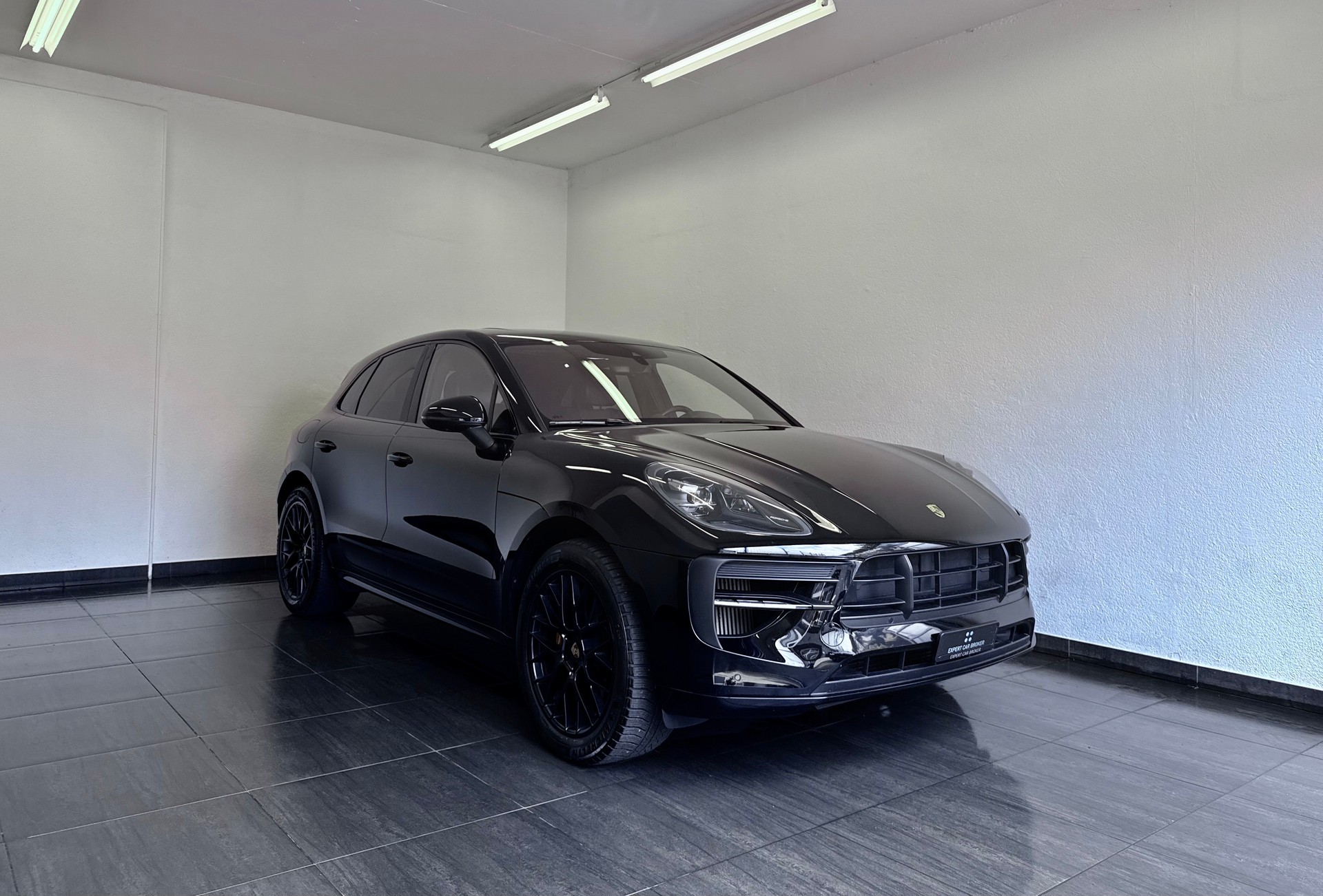 PORSCHE Macan GTS PDK-showroom-element-1