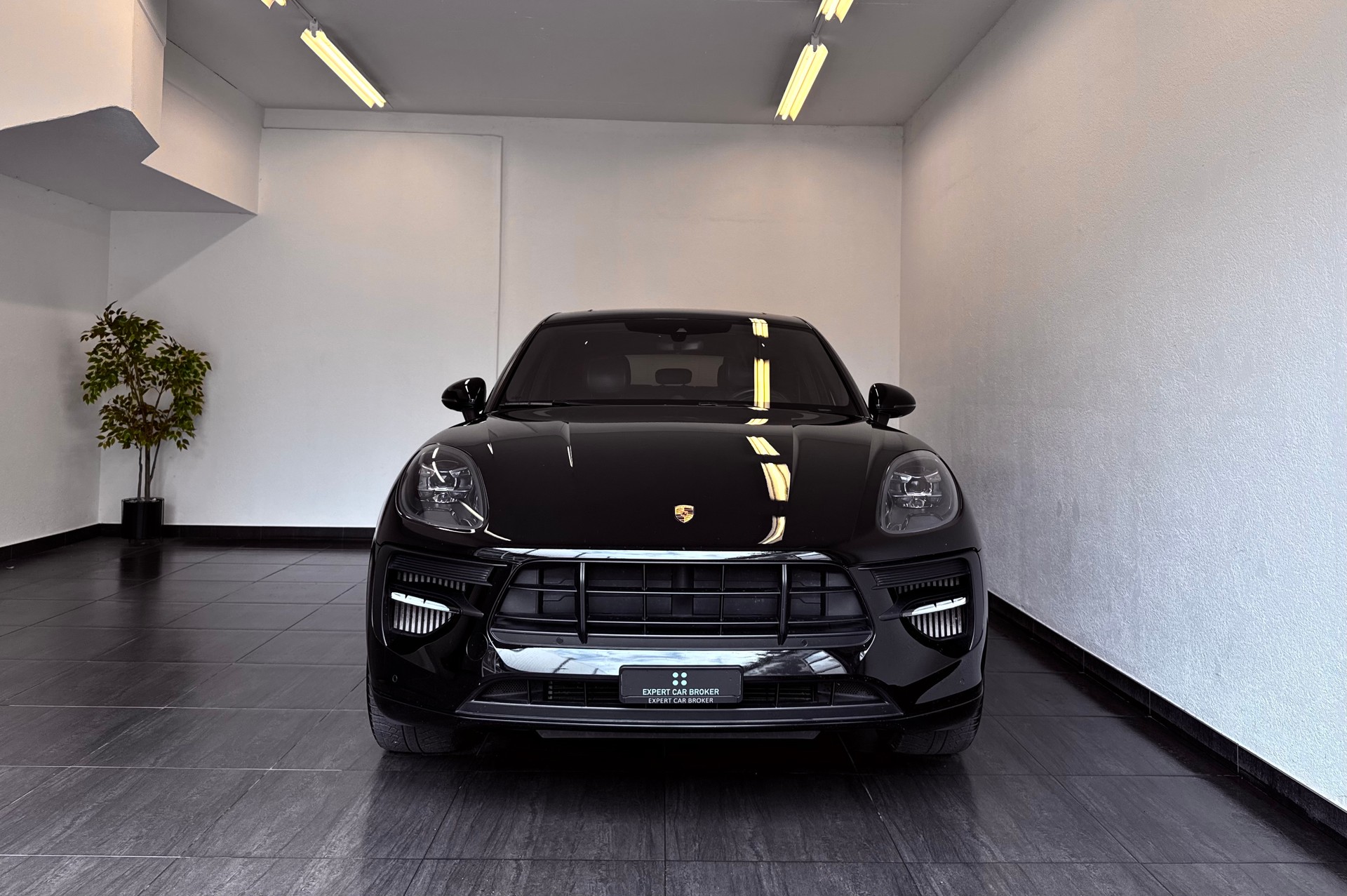 PORSCHE Macan GTS PDK-showroom-element-3