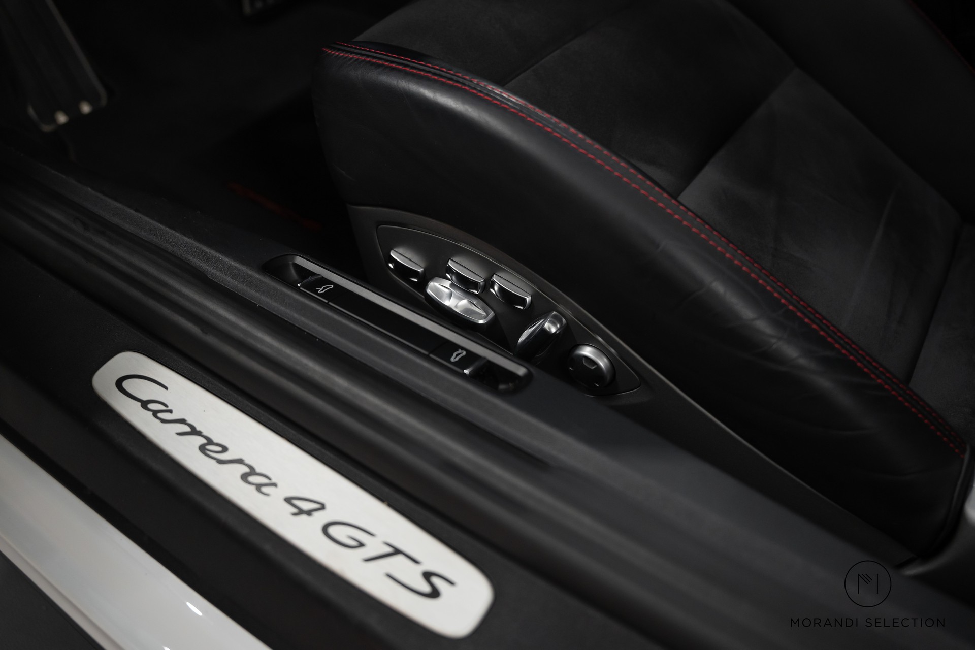 PORSCHE 911 Cabriolet 3.8 Carrera 4 GTS PDK-image-17