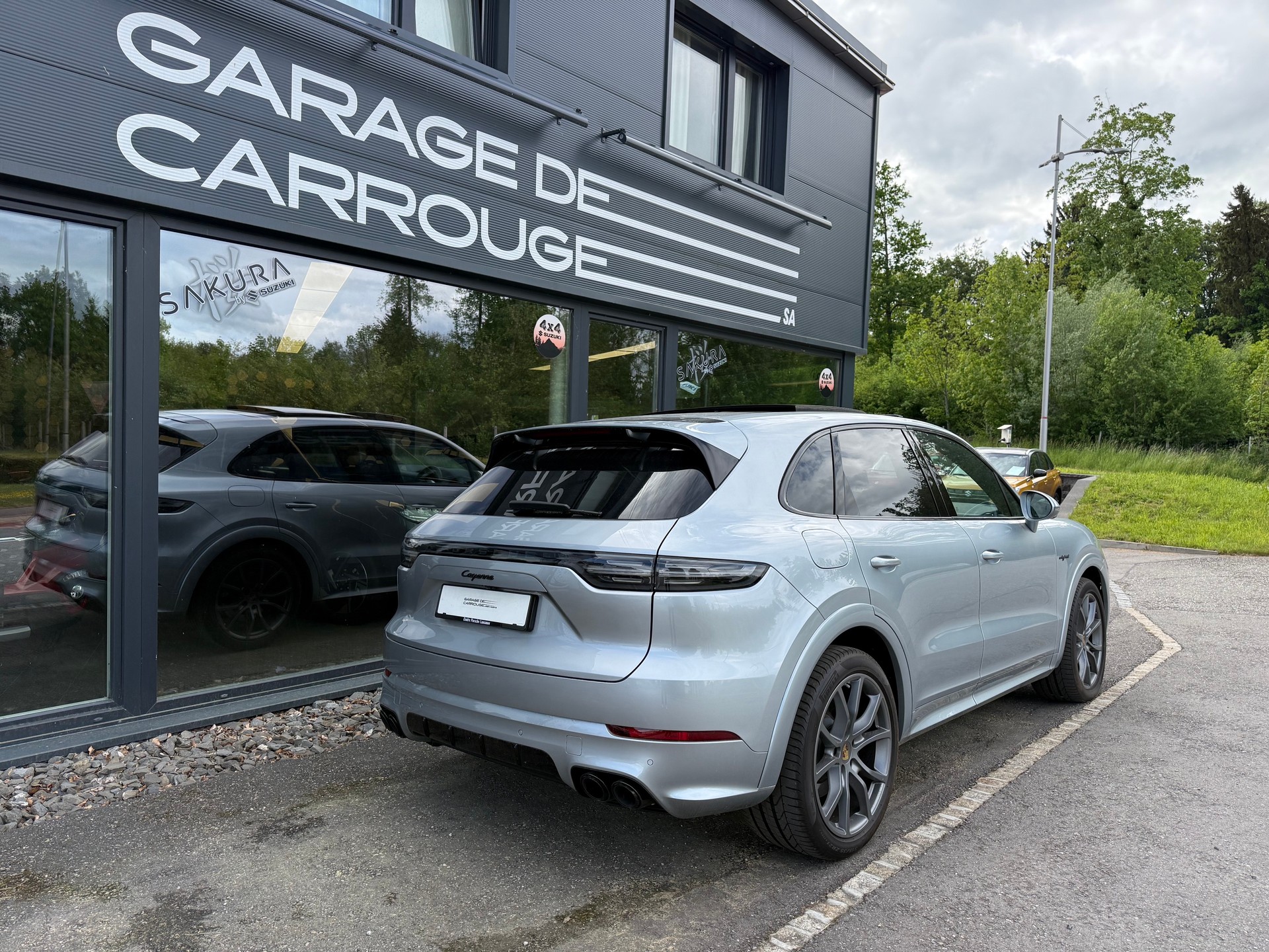 PORSCHE Cayenne E-Hybrid-image-5