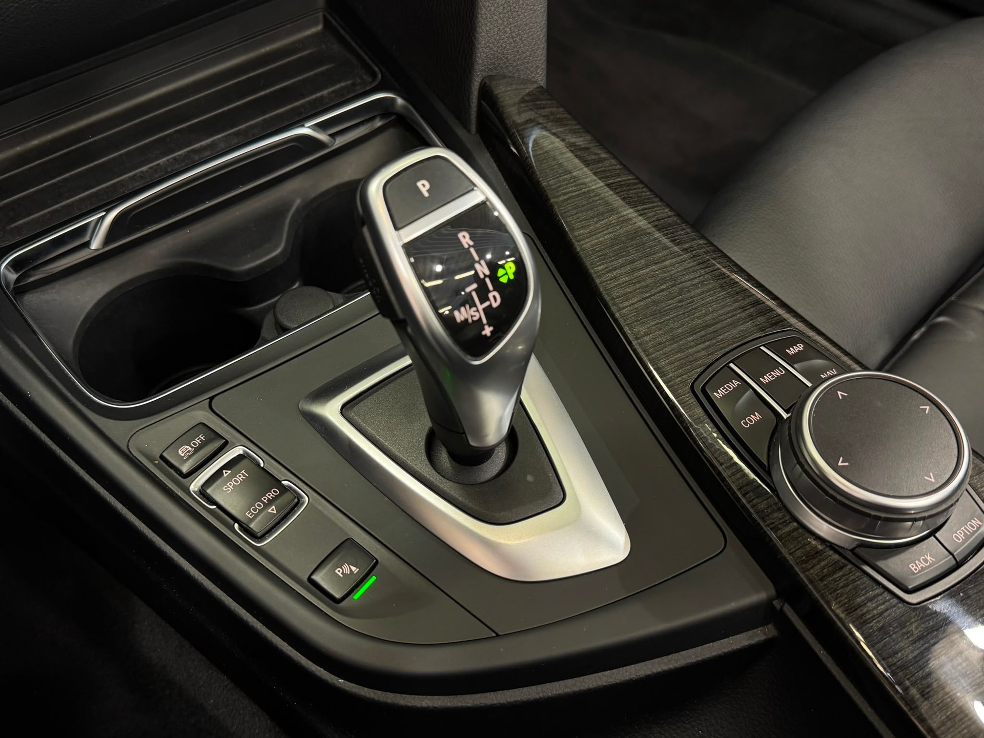 BMW 430i Cabriolet xDrive MSport Individual Steptronic-image-13