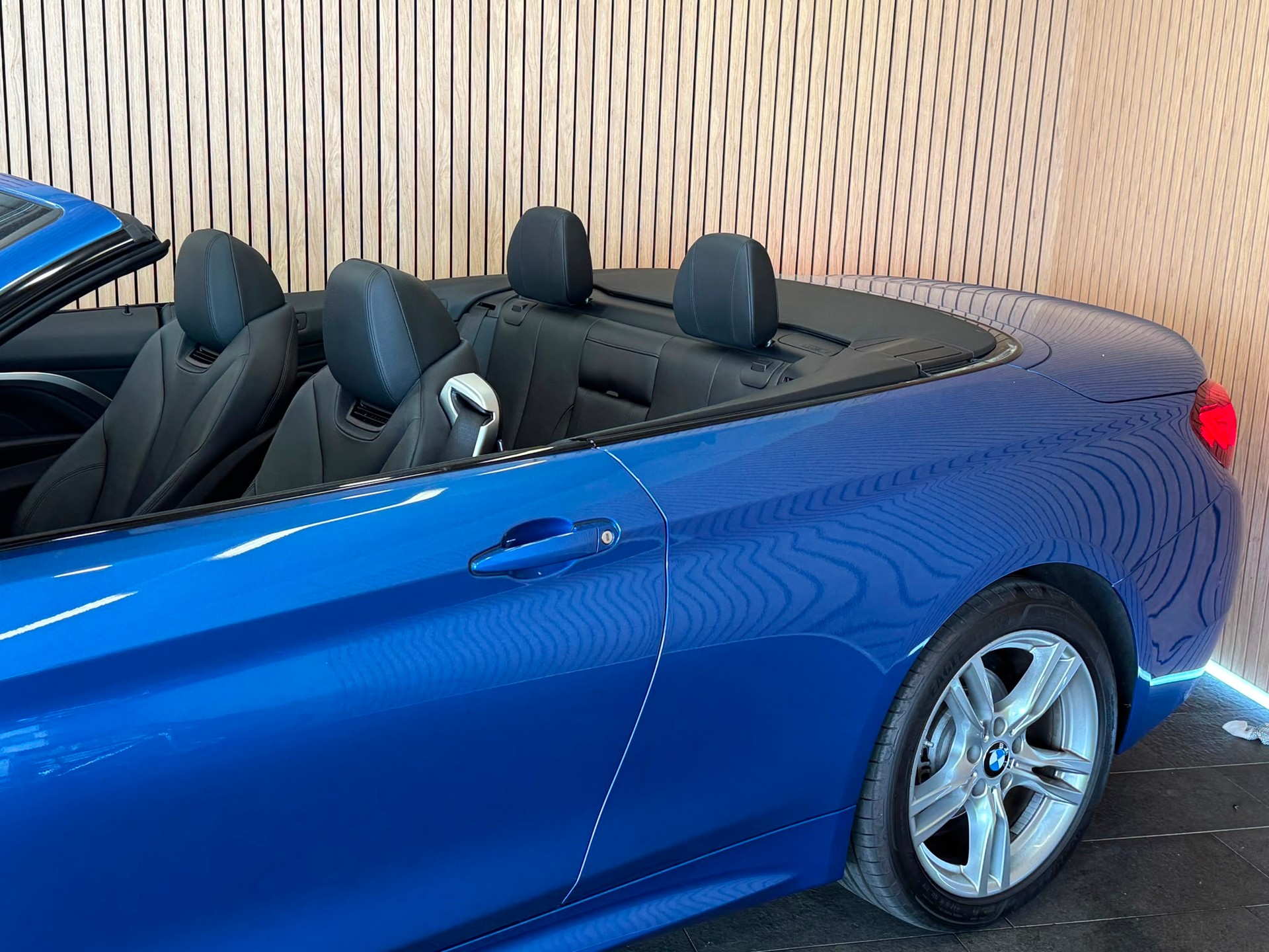 BMW 430i Cabriolet xDrive MSport Individual Steptronic-image-6