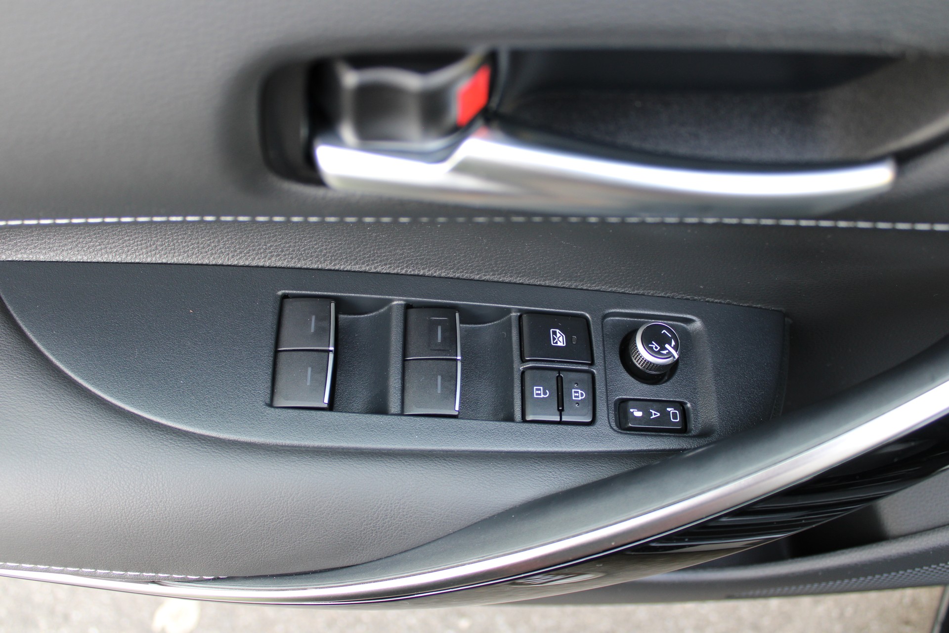 TOYOTA Corolla Touring Sports 2.0 HSD Premium e-CVT-image-14