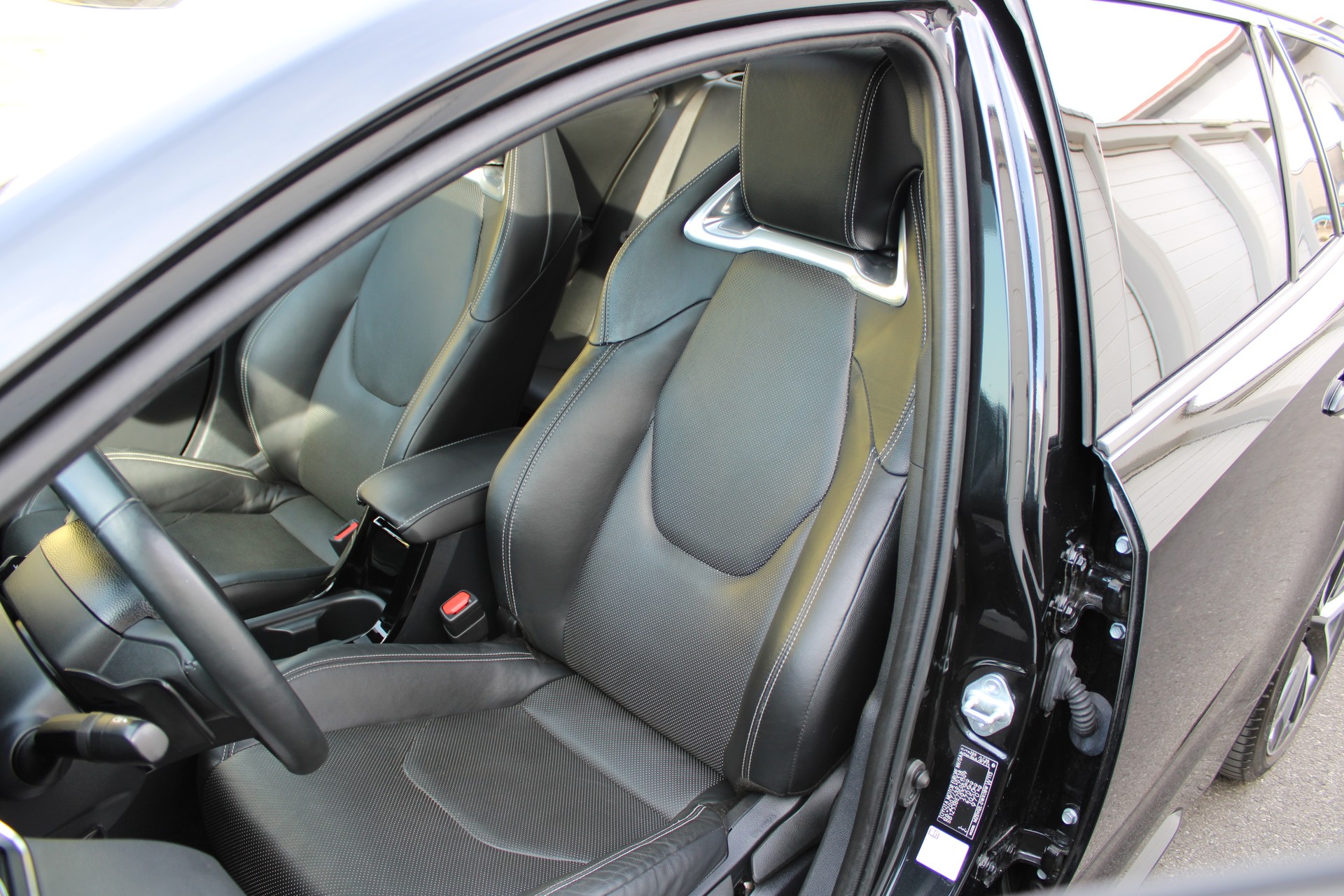 TOYOTA Corolla Touring Sports 2.0 HSD Premium e-CVT-image-16