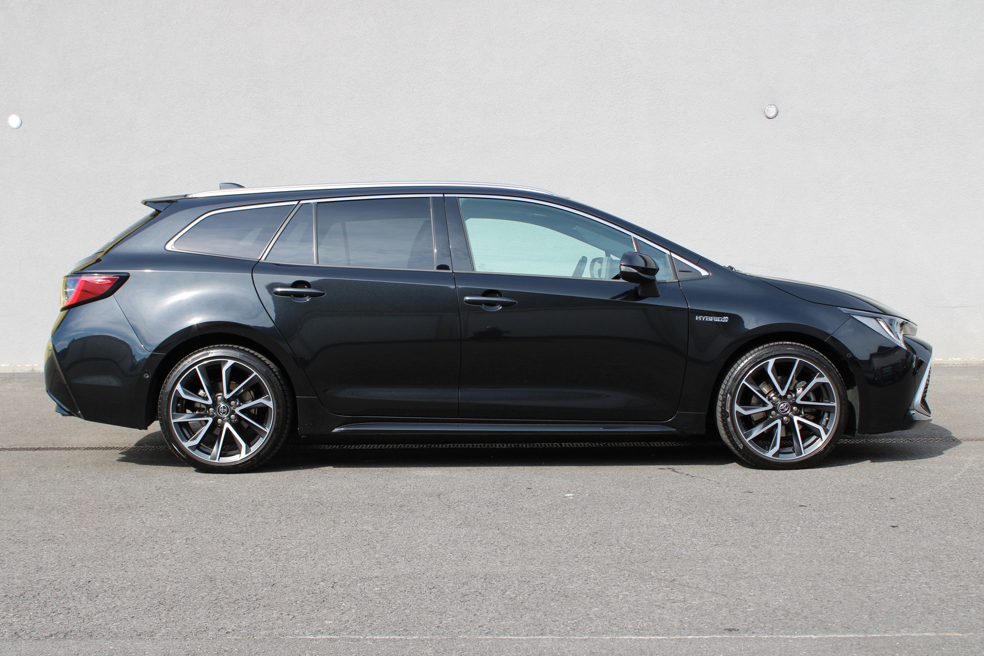 TOYOTA Corolla Touring Sports 2.0 HSD Premium e-CVT-showroom-element-3