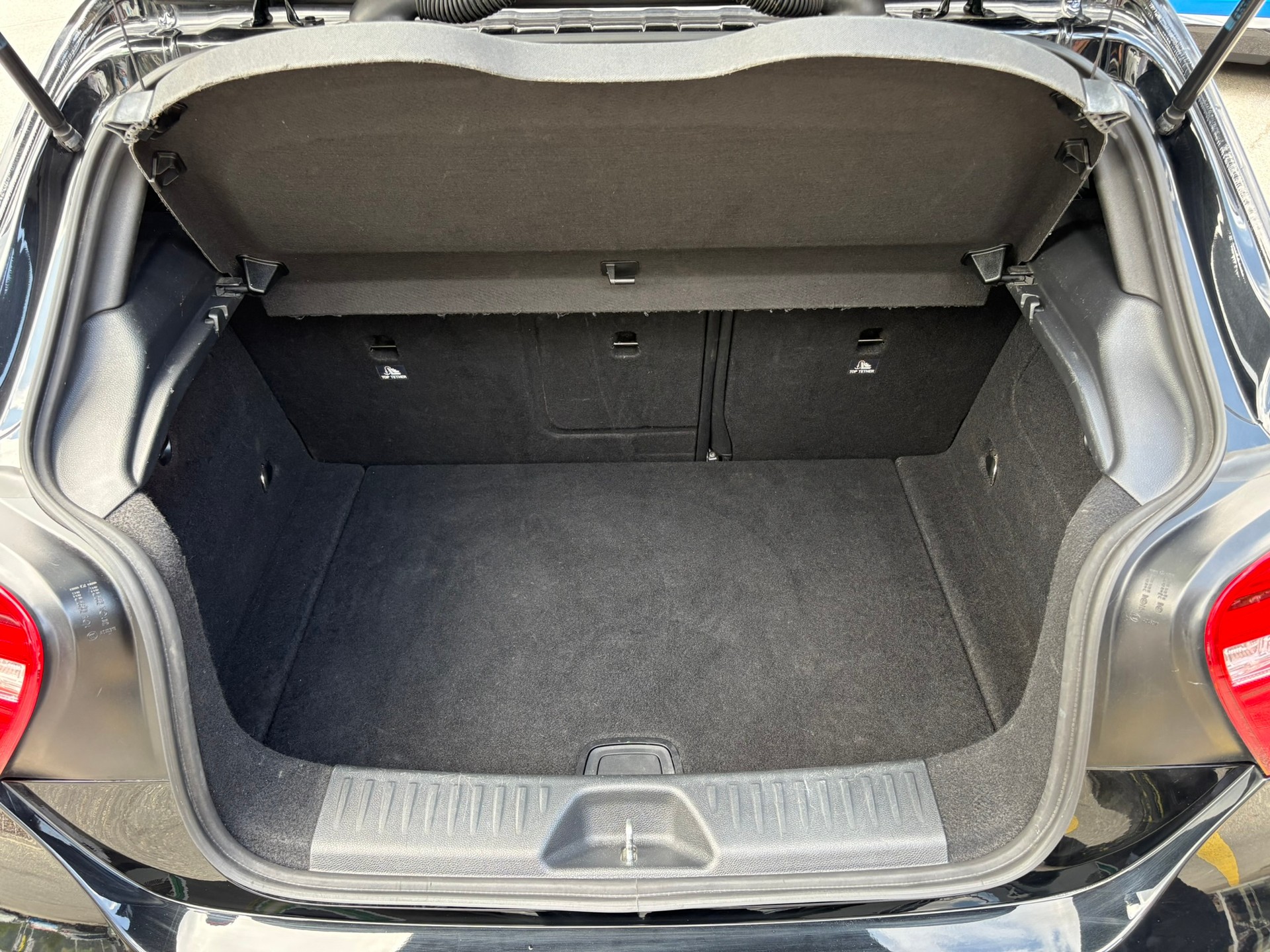 MERCEDES-BENZ A 250 Sport 4Matic-image-13