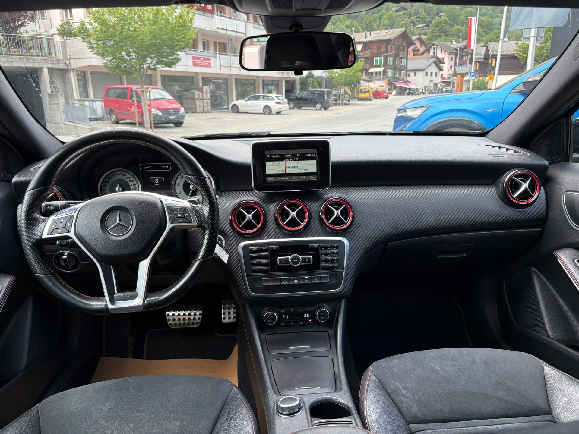MERCEDES-BENZ A 250 Sport 4Matic-image-11