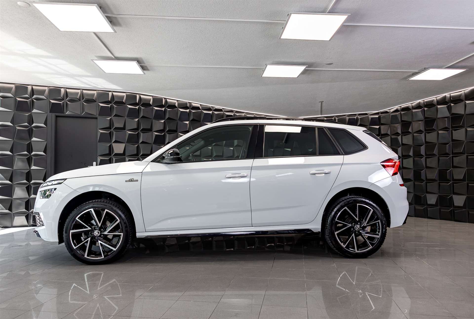 SKODA Kamiq 1.5 TSI ACT Monte Carlo DSG-showroom-element-1
